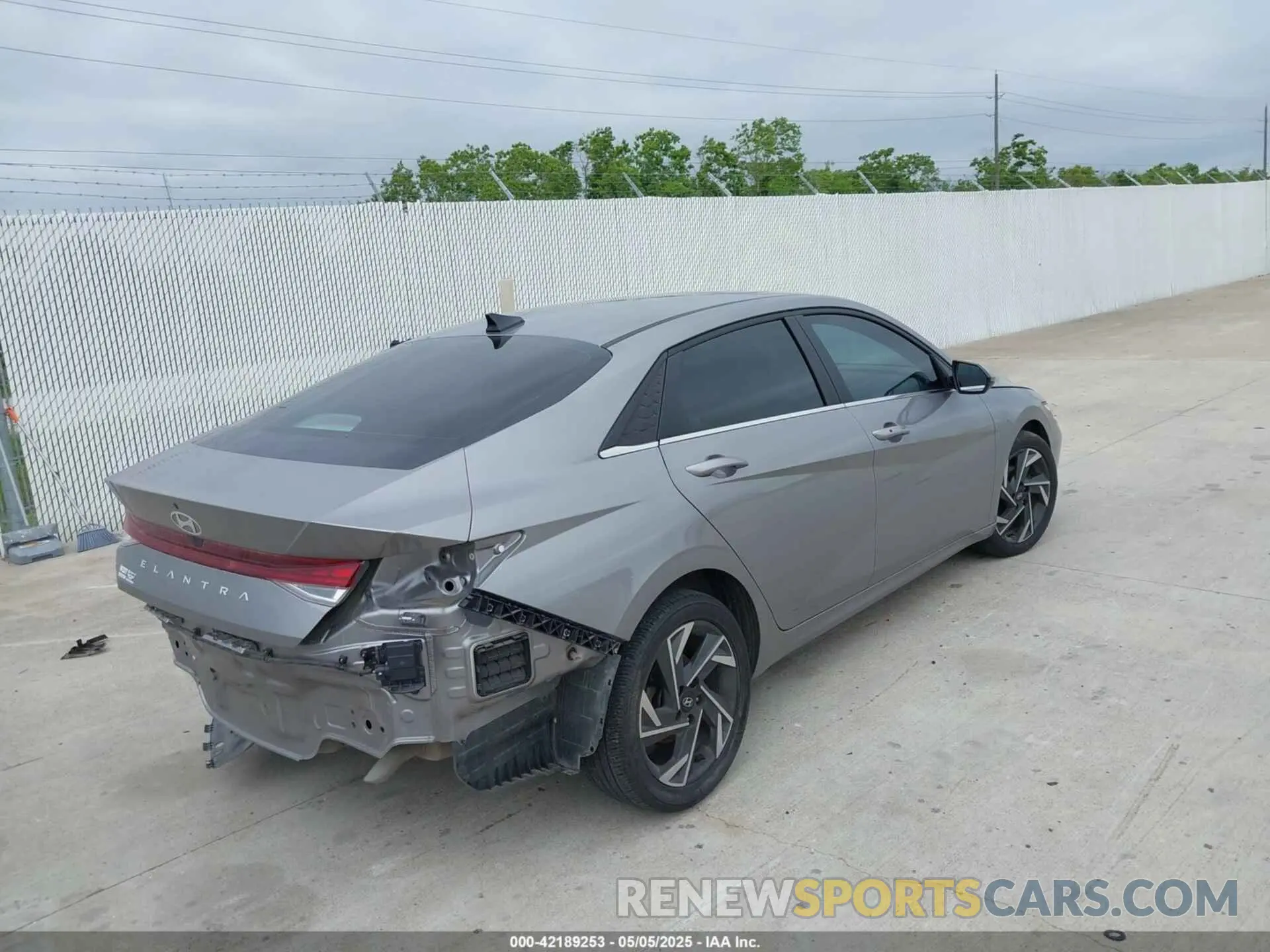 4 Photograph of a damaged car KMHLS4DGXRU717514 HYUNDAI ELANTRA 2024