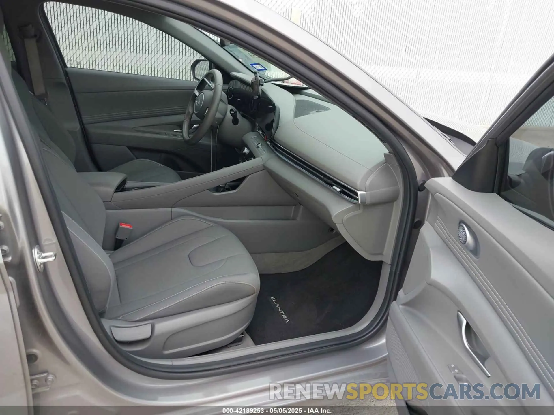 5 Photograph of a damaged car KMHLS4DGXRU717514 HYUNDAI ELANTRA 2024
