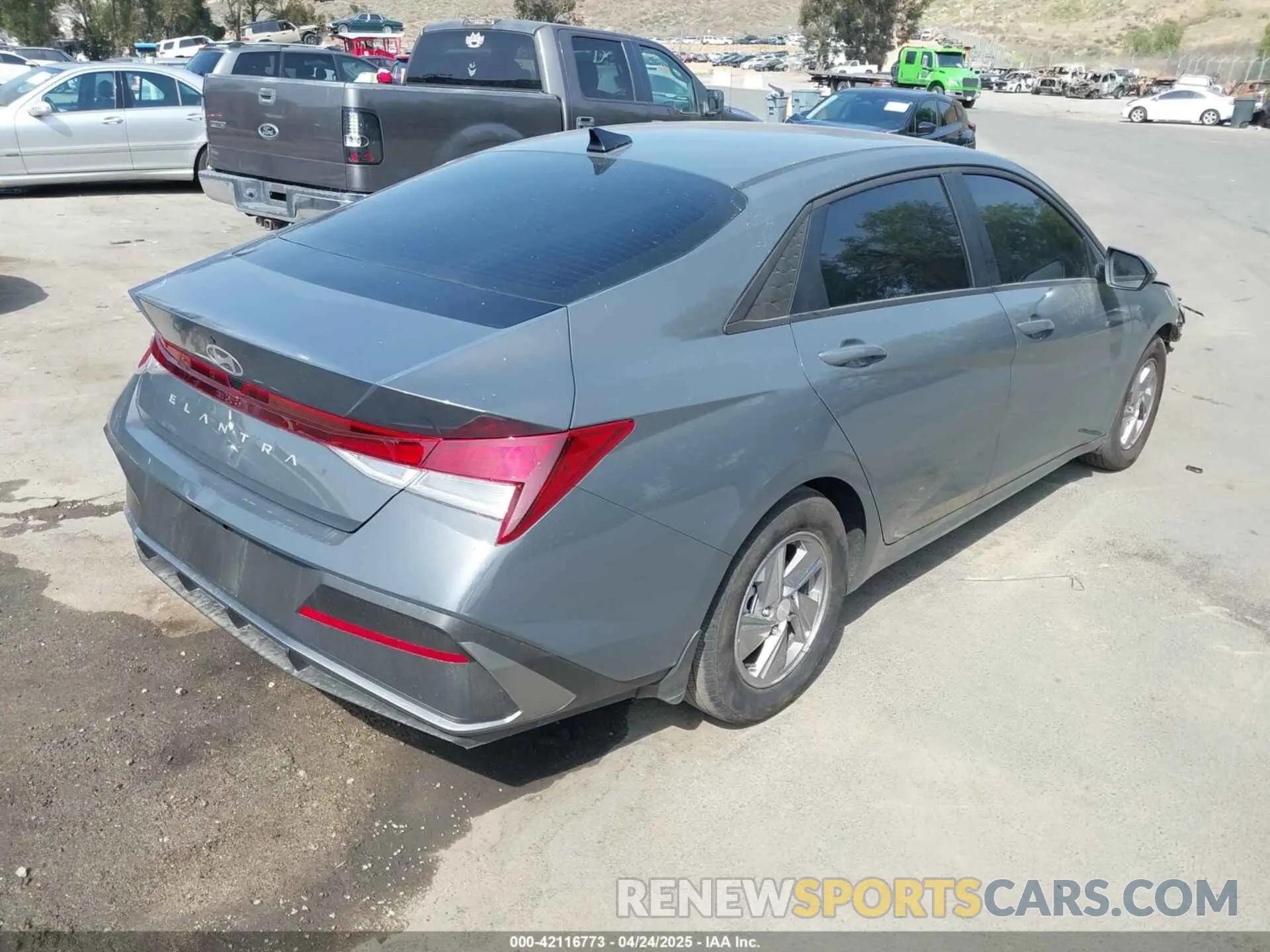 4 Фотография поврежденного автомобиля KMHLL4DG0SU945766 HYUNDAI ELANTRA 2025