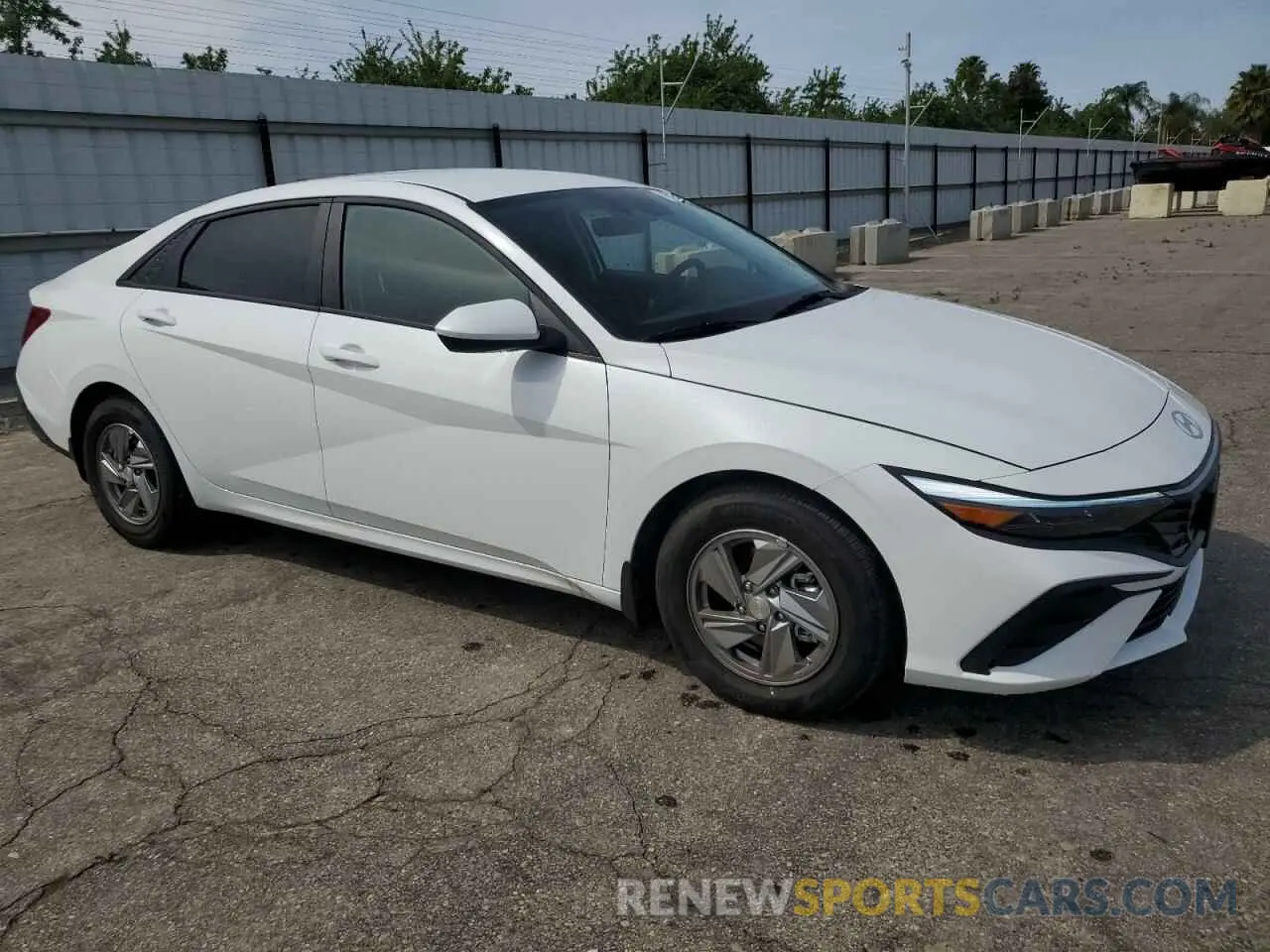 4 Фотография поврежденного автомобиля KMHLL4DG0SU949686 HYUNDAI ELANTRA 2025