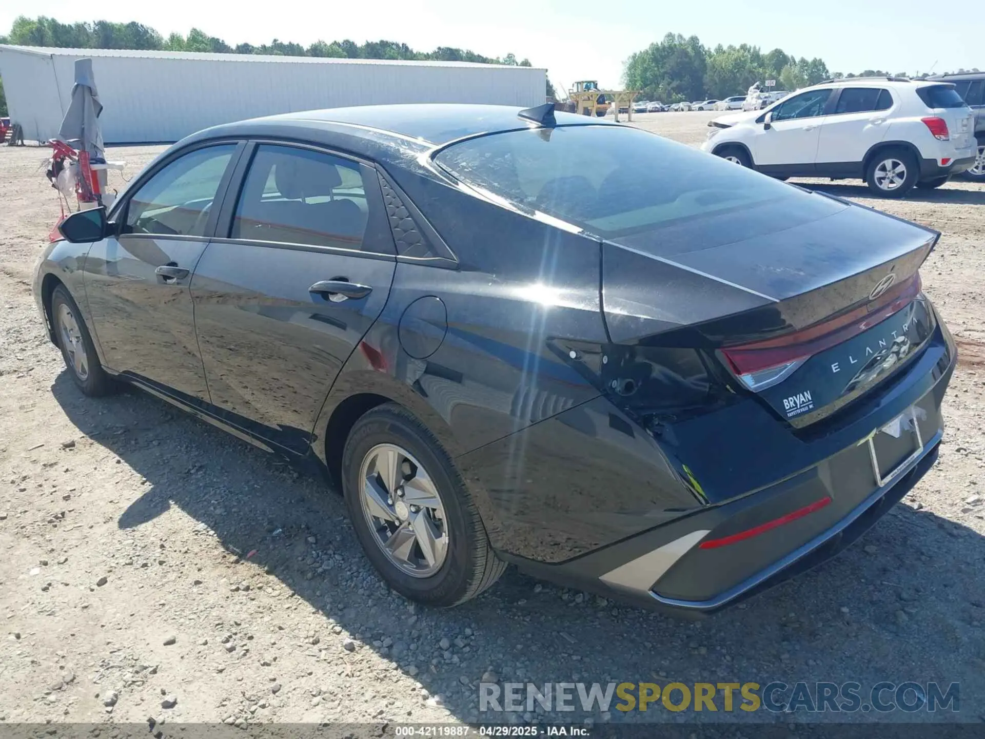 3 Фотография поврежденного автомобиля KMHLL4DG2SU860153 HYUNDAI ELANTRA 2025