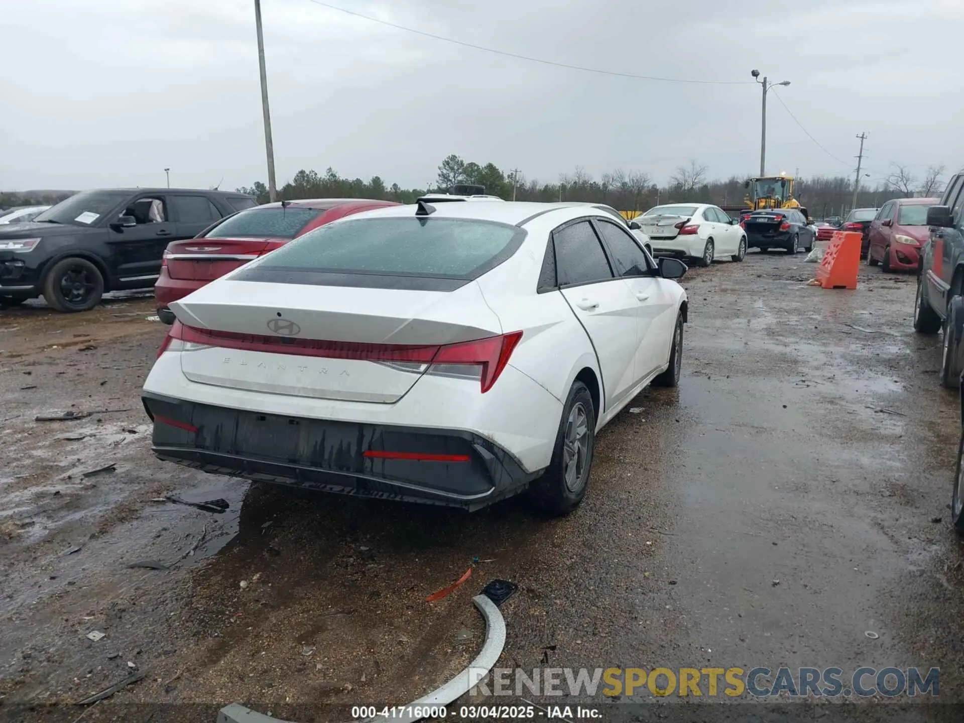 4 Photograph of a damaged car KMHLL4DG2SU862095 HYUNDAI ELANTRA 2025