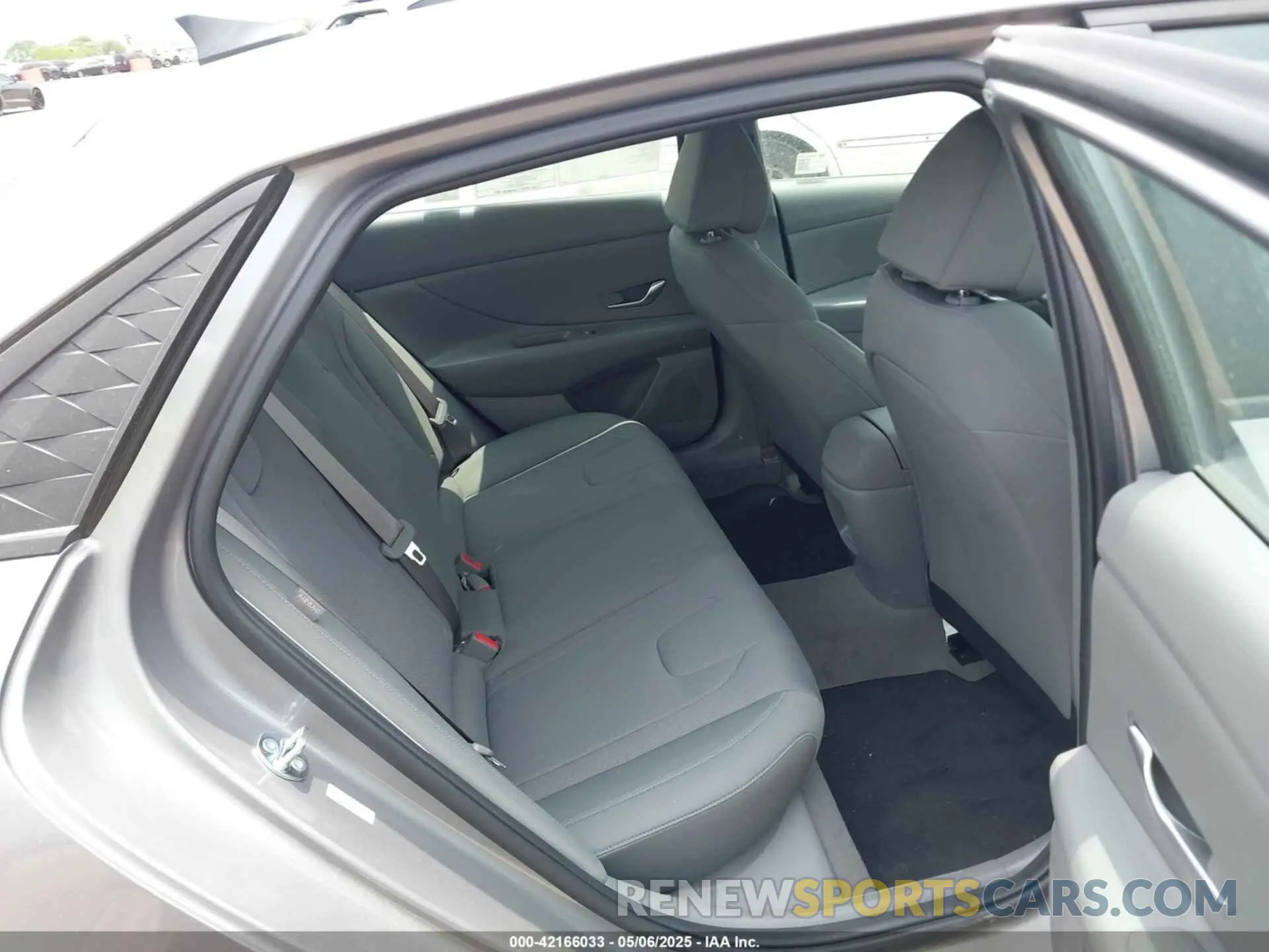 8 Фотография поврежденного автомобиля KMHLL4DG2SU948636 HYUNDAI ELANTRA 2025
