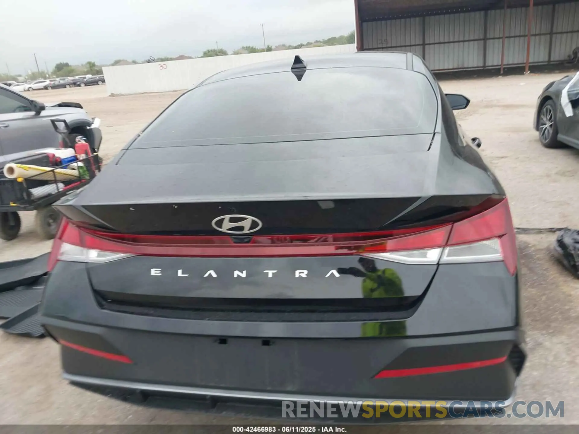 17 Photograph of a damaged car KMHLL4DG2SU971169 HYUNDAI ELANTRA 2025