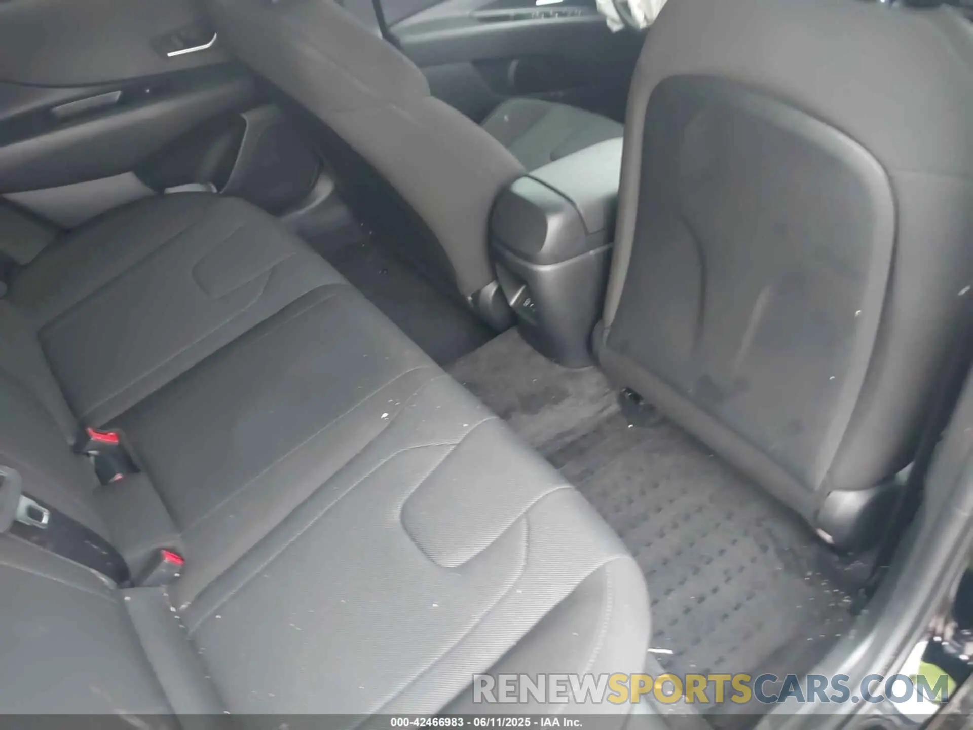 8 Photograph of a damaged car KMHLL4DG2SU971169 HYUNDAI ELANTRA 2025