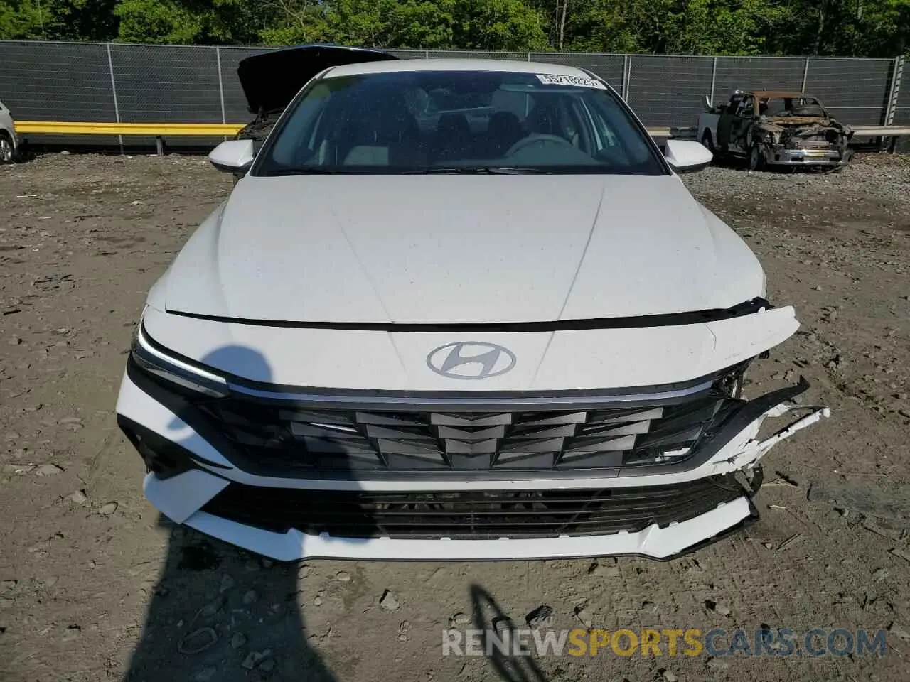 5 Photograph of a damaged car KMHLL4DG6SU977847 HYUNDAI ELANTRA 2025