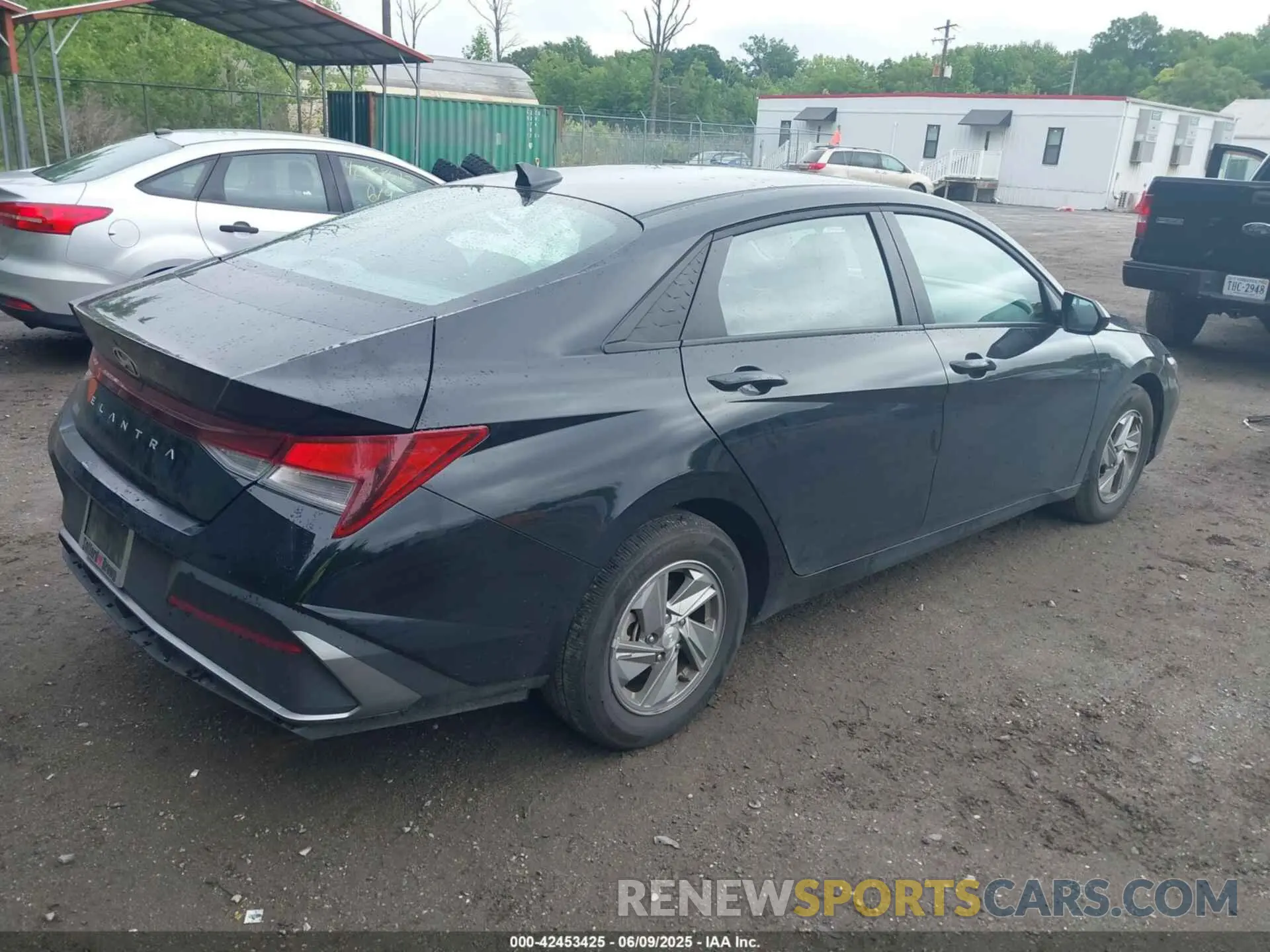 4 Photograph of a damaged car KMHLL4DG7SU886909 HYUNDAI ELANTRA 2025