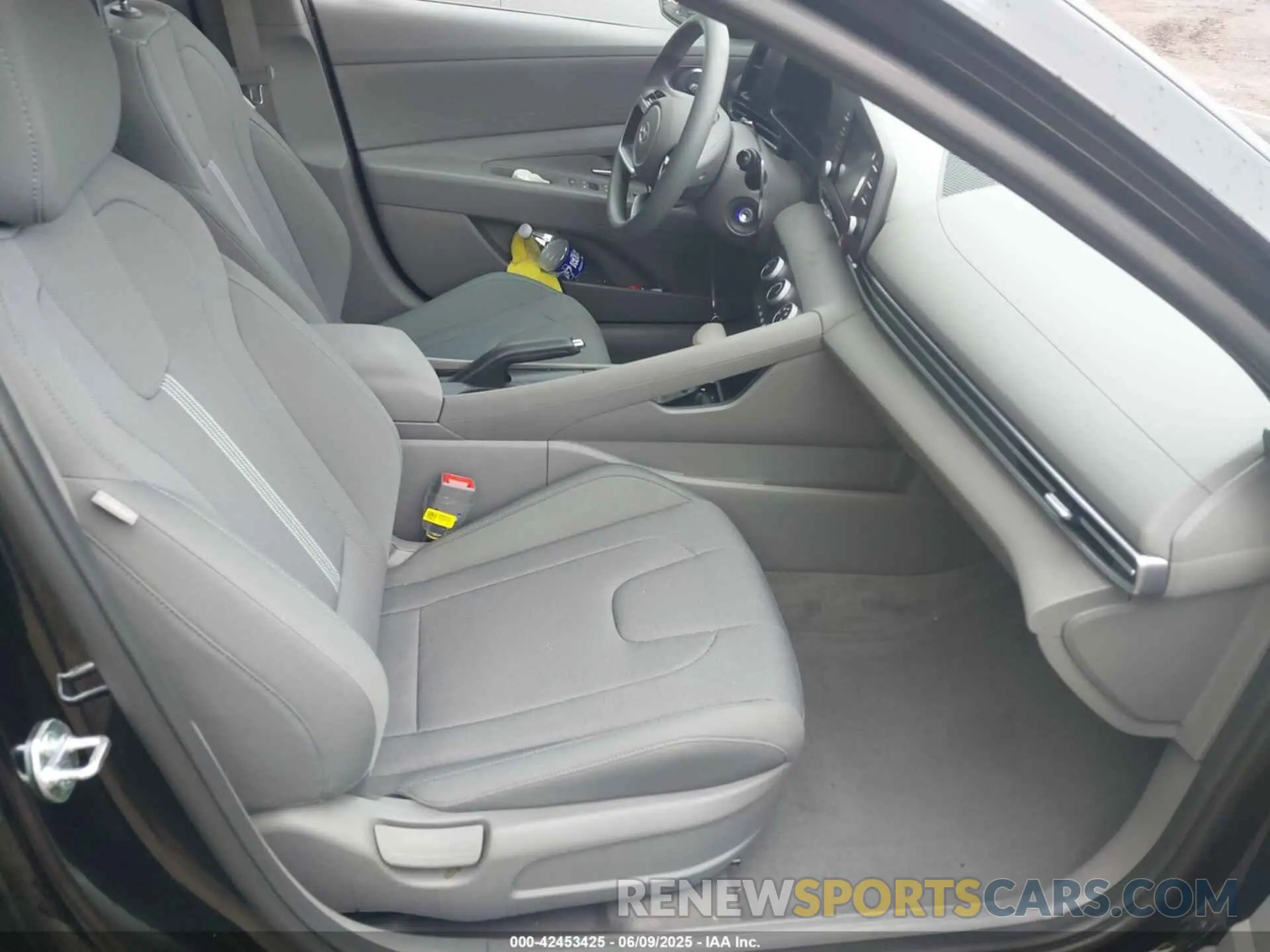 5 Photograph of a damaged car KMHLL4DG7SU886909 HYUNDAI ELANTRA 2025
