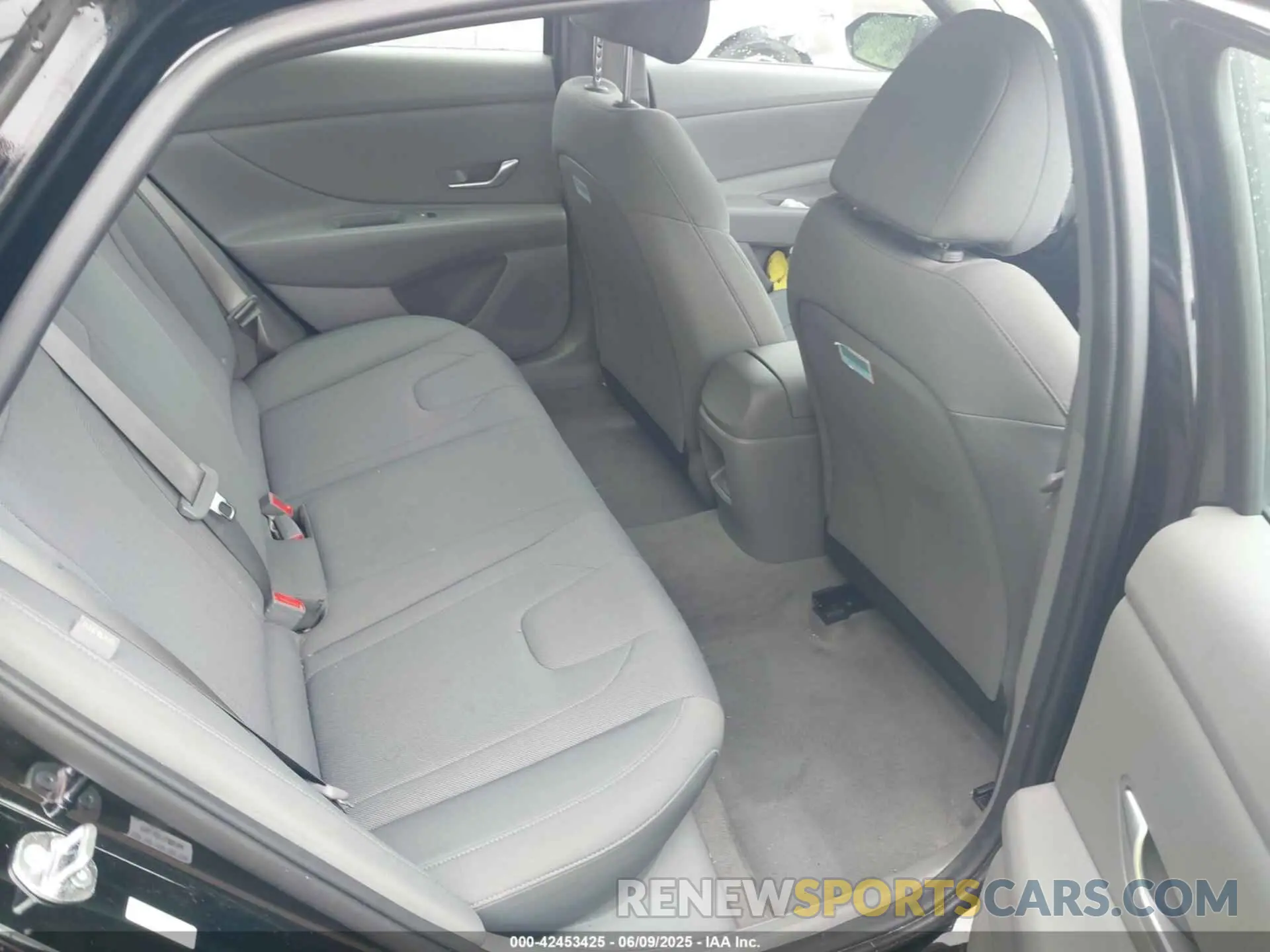 8 Photograph of a damaged car KMHLL4DG7SU886909 HYUNDAI ELANTRA 2025