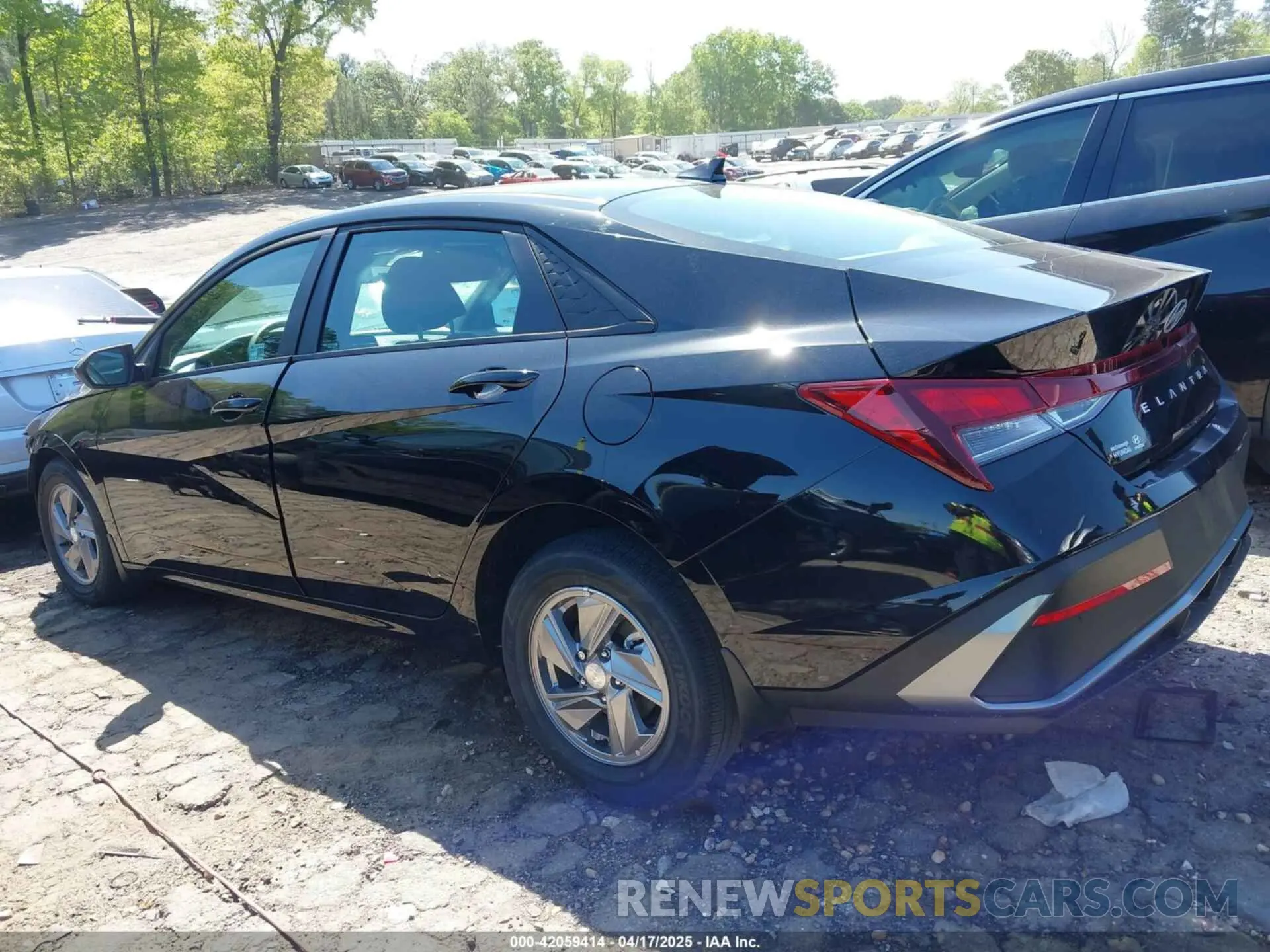 3 Photograph of a damaged car KMHLL4DG7SU942038 HYUNDAI ELANTRA 2025