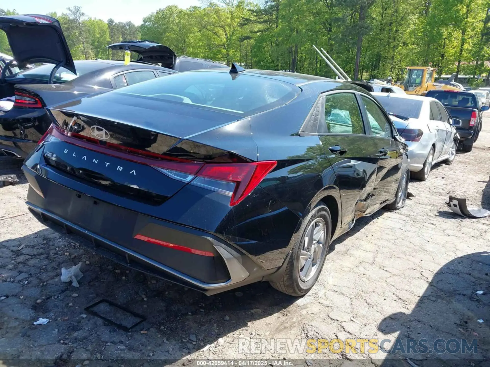 4 Photograph of a damaged car KMHLL4DG7SU942038 HYUNDAI ELANTRA 2025