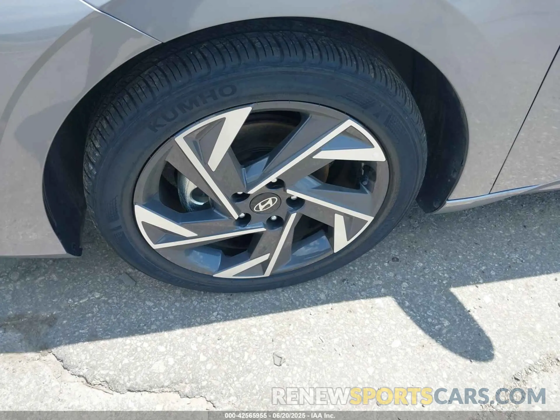 12 Photograph of a damaged car KMHLM4DG0SU955999 HYUNDAI ELANTRA 2025