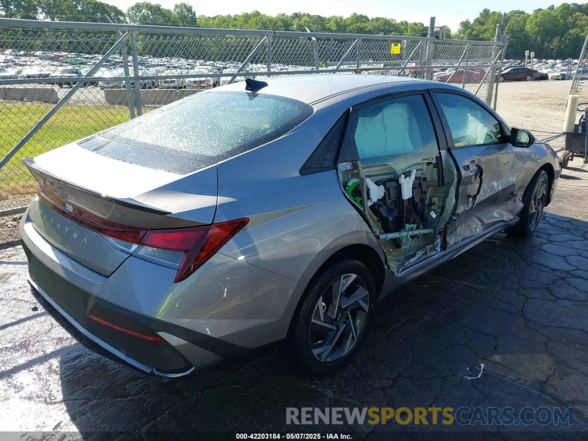 4 Photograph of a damaged car KMHLM4DG1SU930092 HYUNDAI ELANTRA 2025