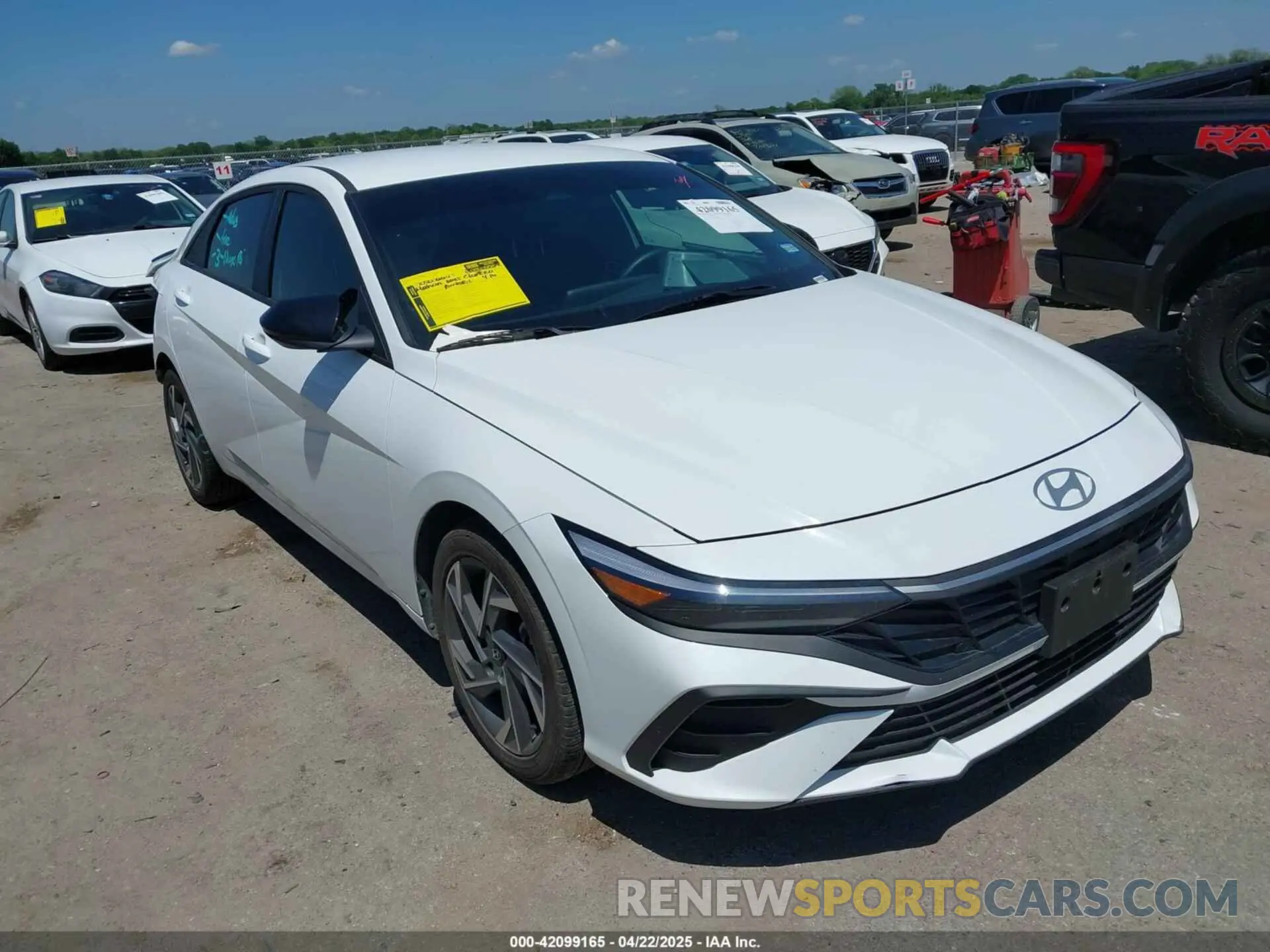 1 Photograph of a damaged car KMHLM4DG2SU923409 HYUNDAI ELANTRA 2025