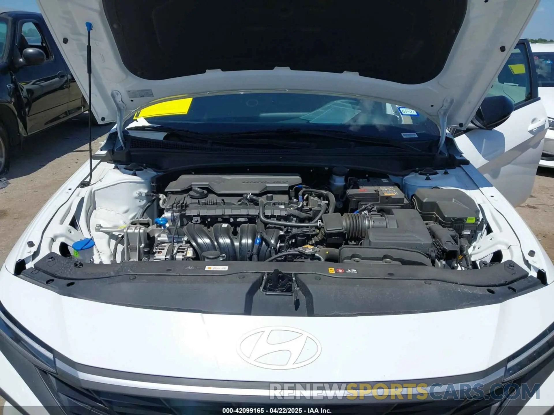 10 Photograph of a damaged car KMHLM4DG2SU923409 HYUNDAI ELANTRA 2025