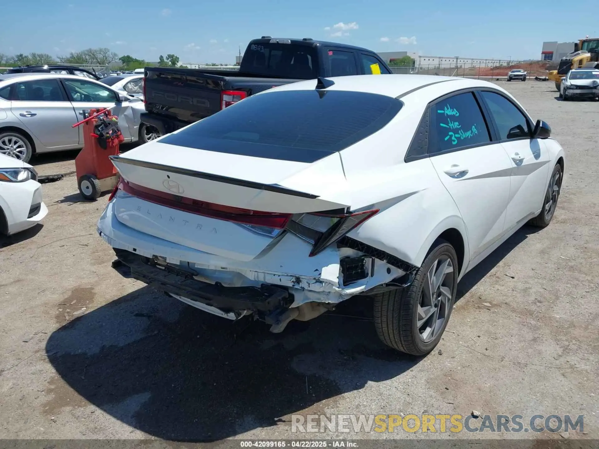 4 Photograph of a damaged car KMHLM4DG2SU923409 HYUNDAI ELANTRA 2025