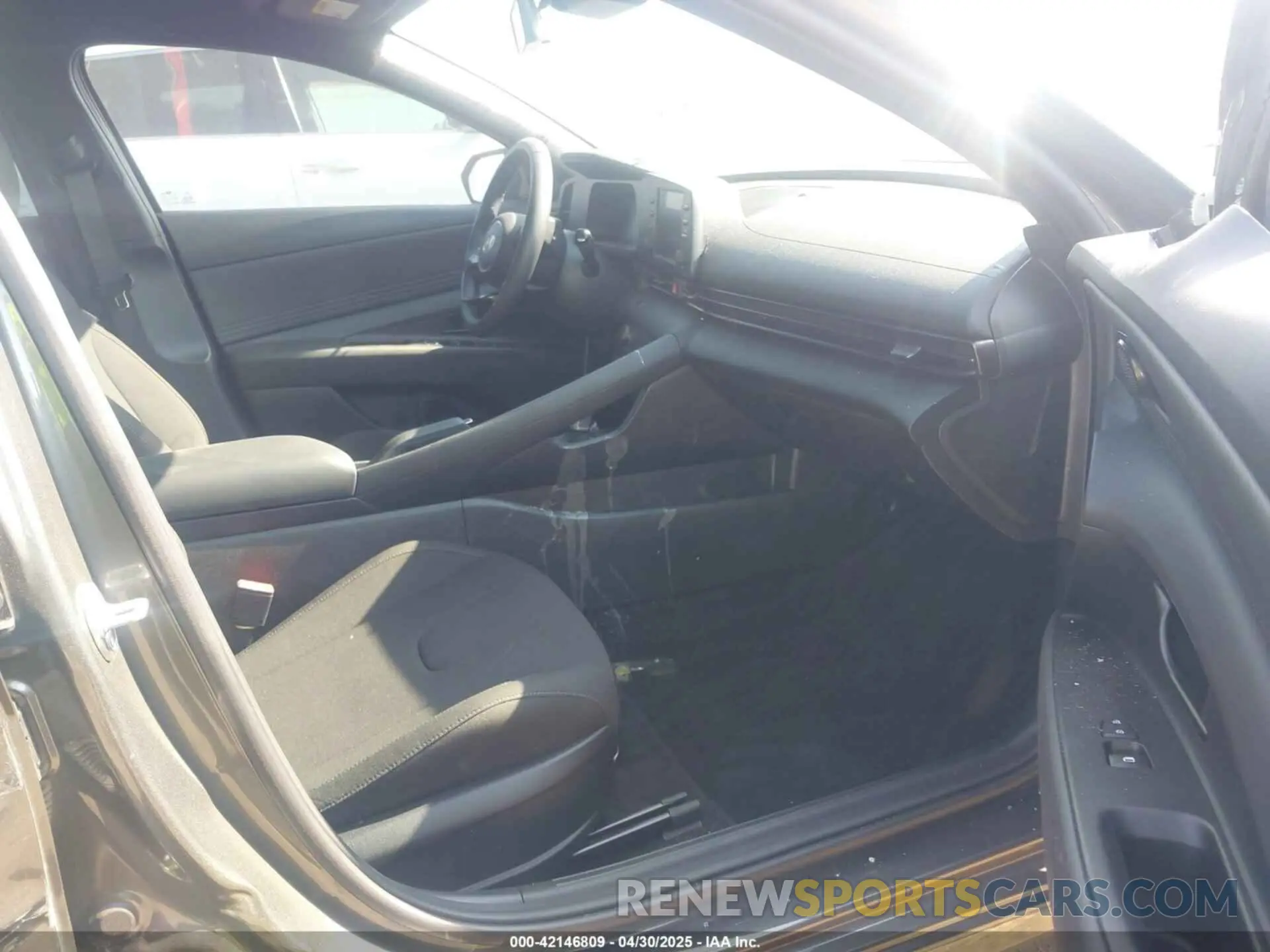 5 Photograph of a damaged car KMHLM4DG4SU894527 HYUNDAI ELANTRA 2025