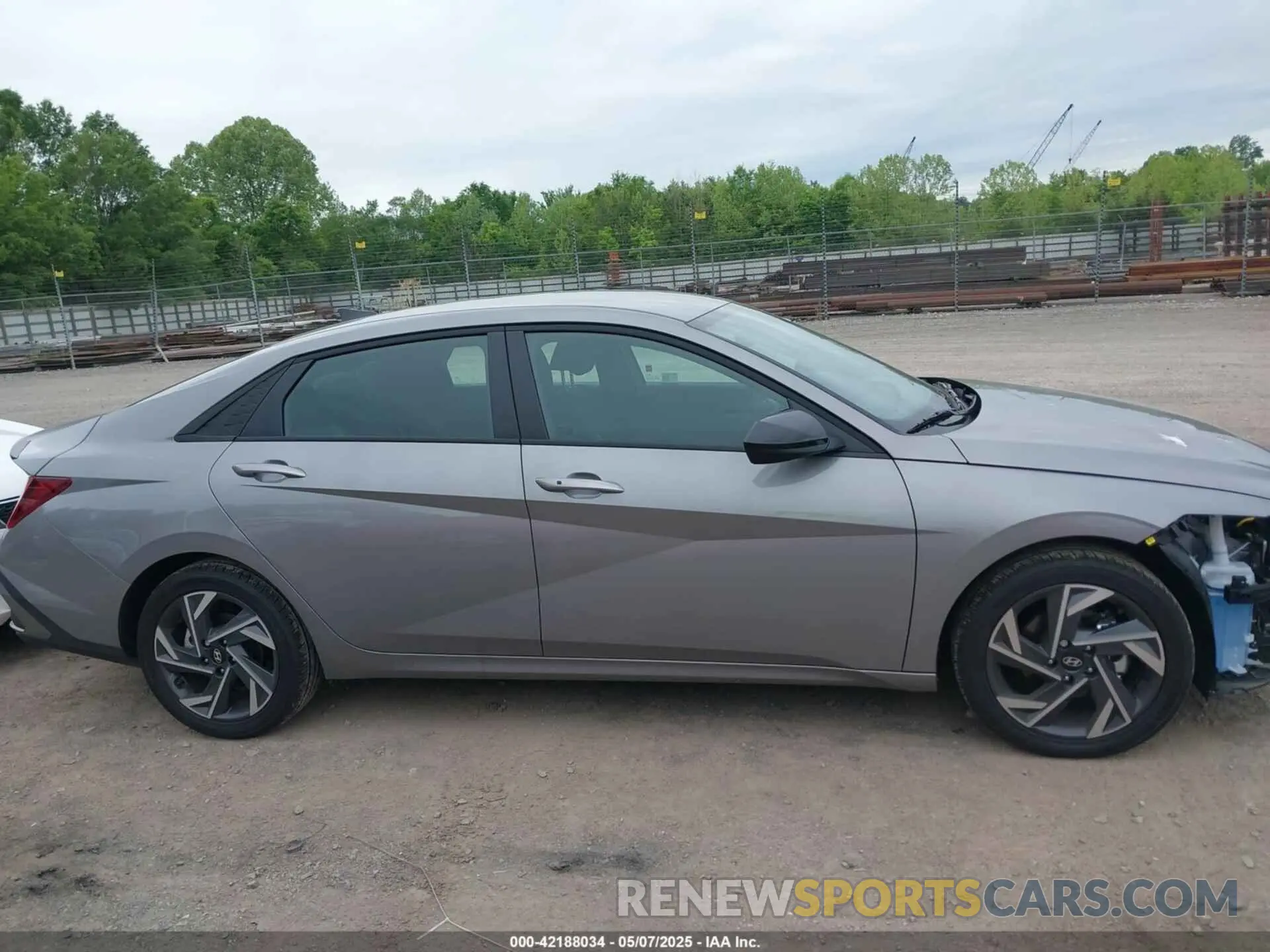 13 Photograph of a damaged car KMHLM4DG4SU905462 HYUNDAI ELANTRA 2025