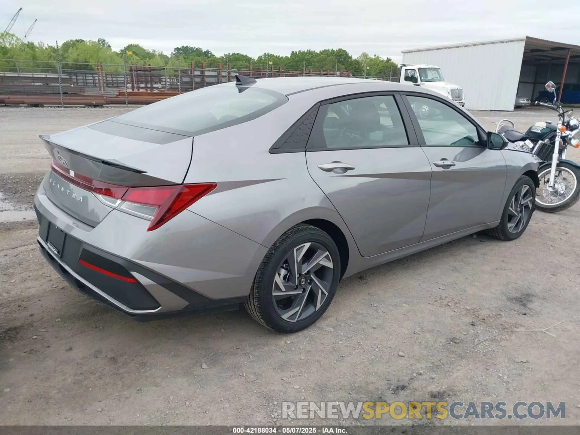 4 Photograph of a damaged car KMHLM4DG4SU905462 HYUNDAI ELANTRA 2025