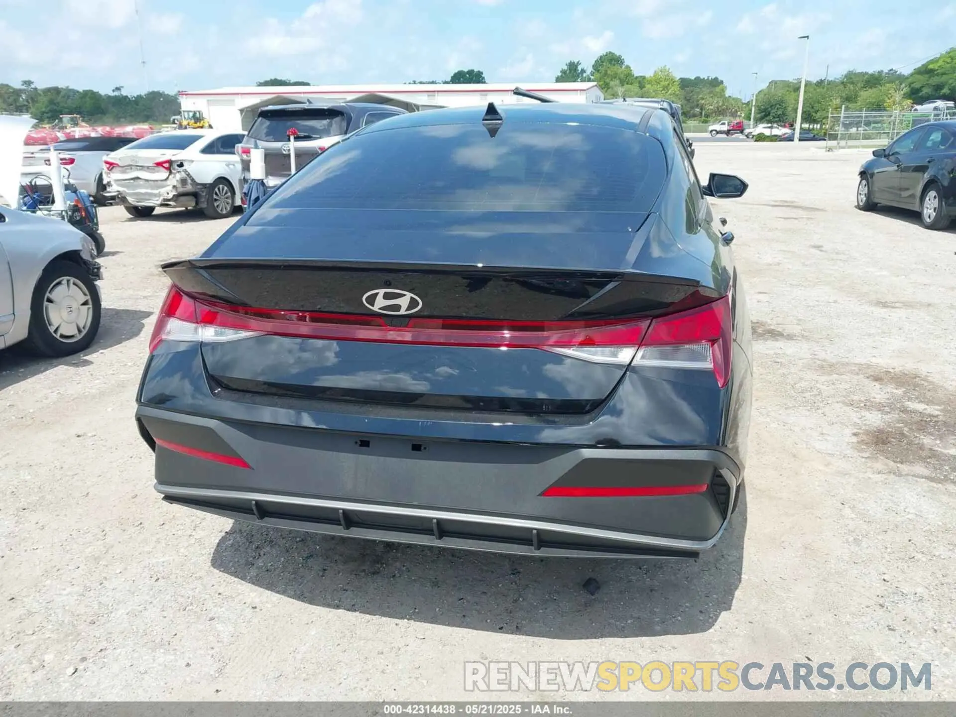 17 Photograph of a damaged car KMHLM4DG5SU951107 HYUNDAI ELANTRA 2025