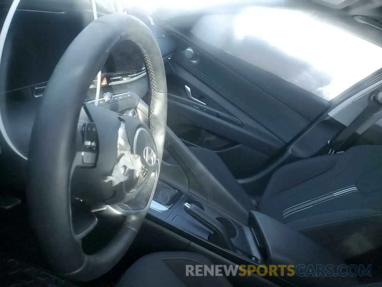 9 Photograph of a damaged car KMHLM4DG6SU864025 HYUNDAI ELANTRA 2025