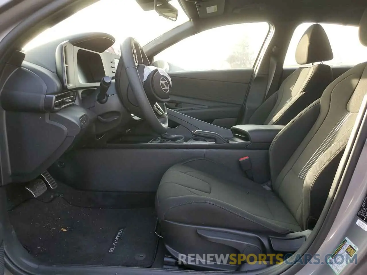 7 Photograph of a damaged car KMHLM4DG7SU870187 HYUNDAI ELANTRA 2025