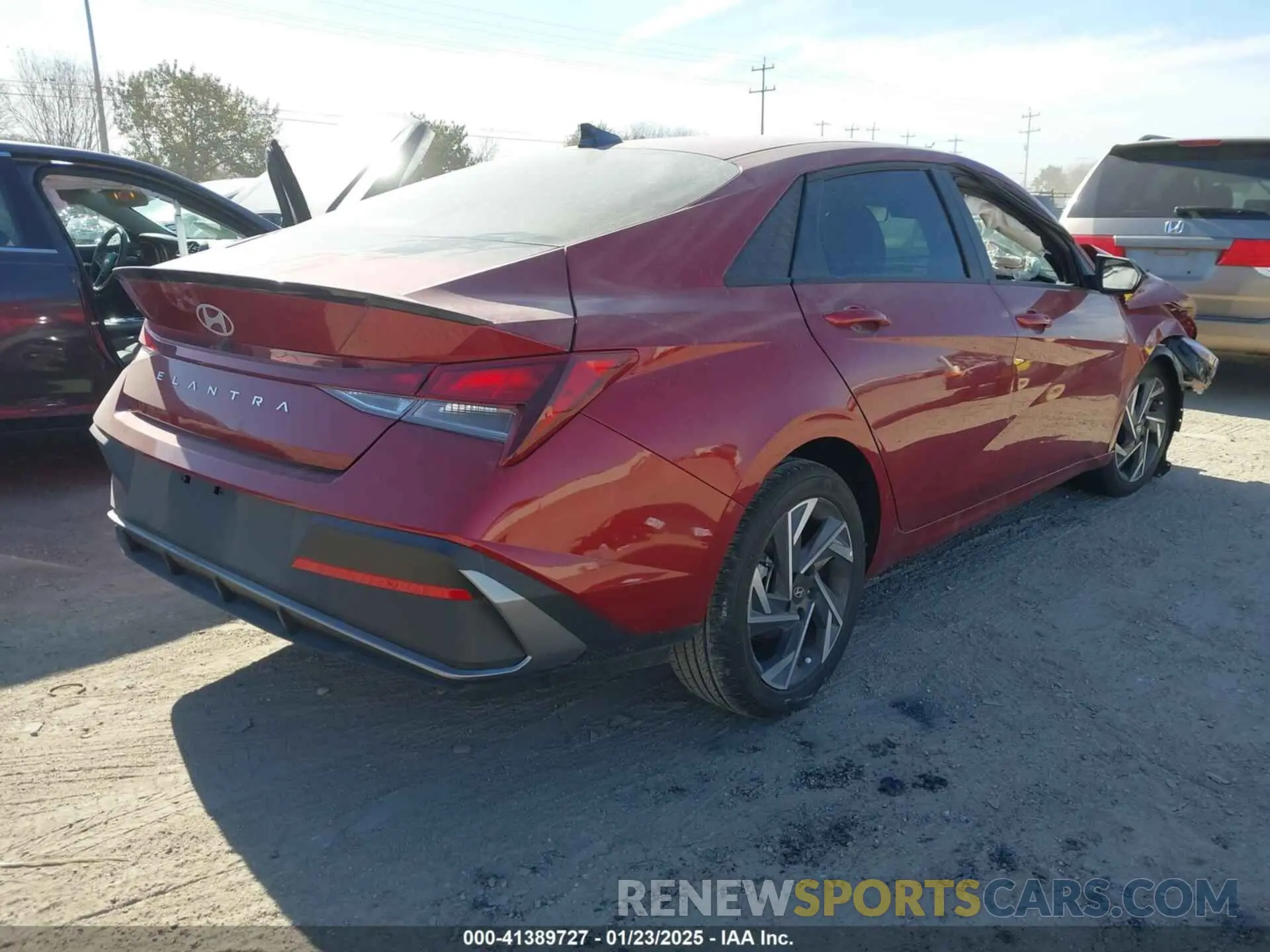 4 Photograph of a damaged car KMHLM4DG7SU924295 HYUNDAI ELANTRA 2025