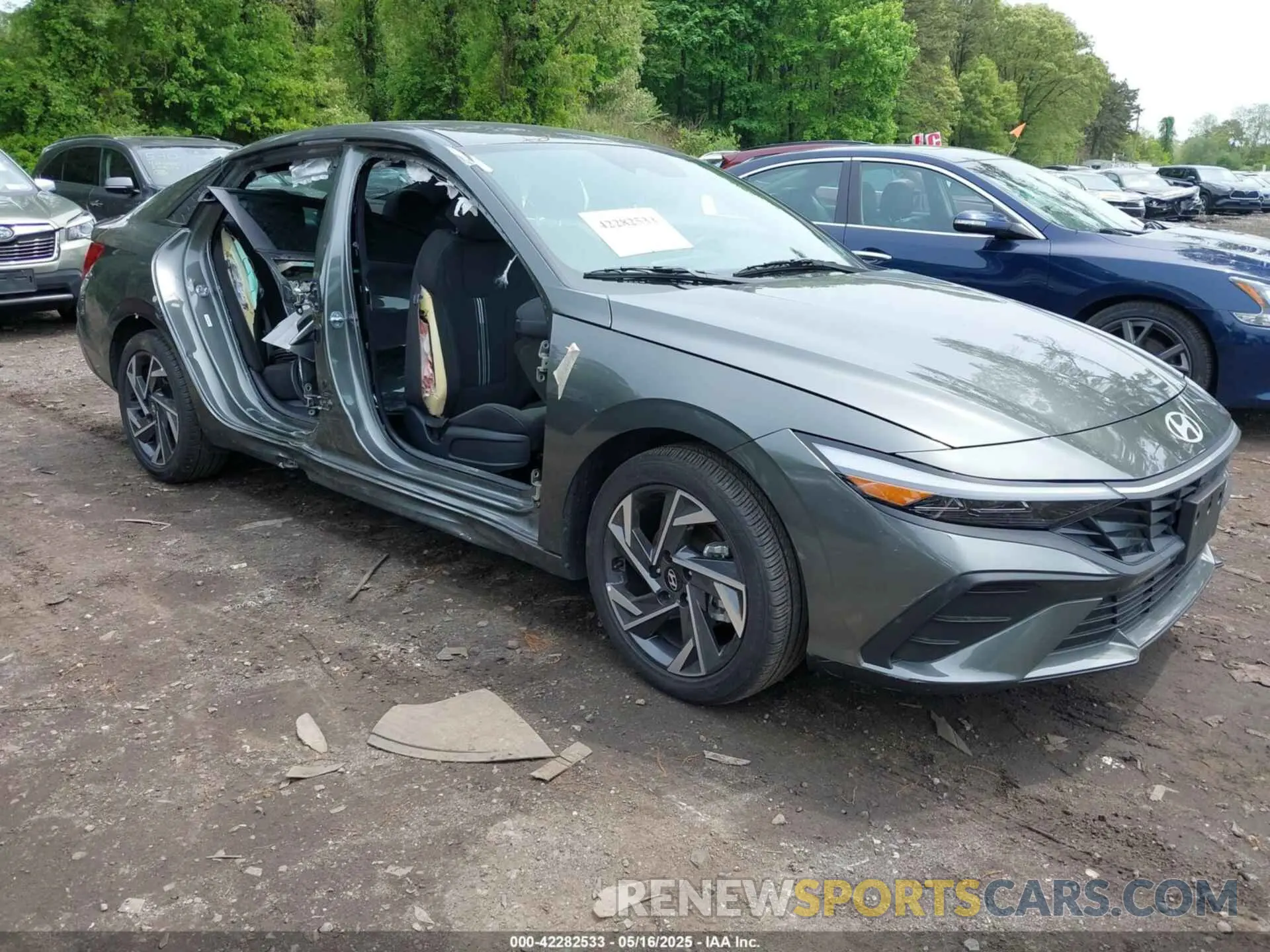 1 Photograph of a damaged car KMHLM4DG8SU874703 HYUNDAI ELANTRA 2025