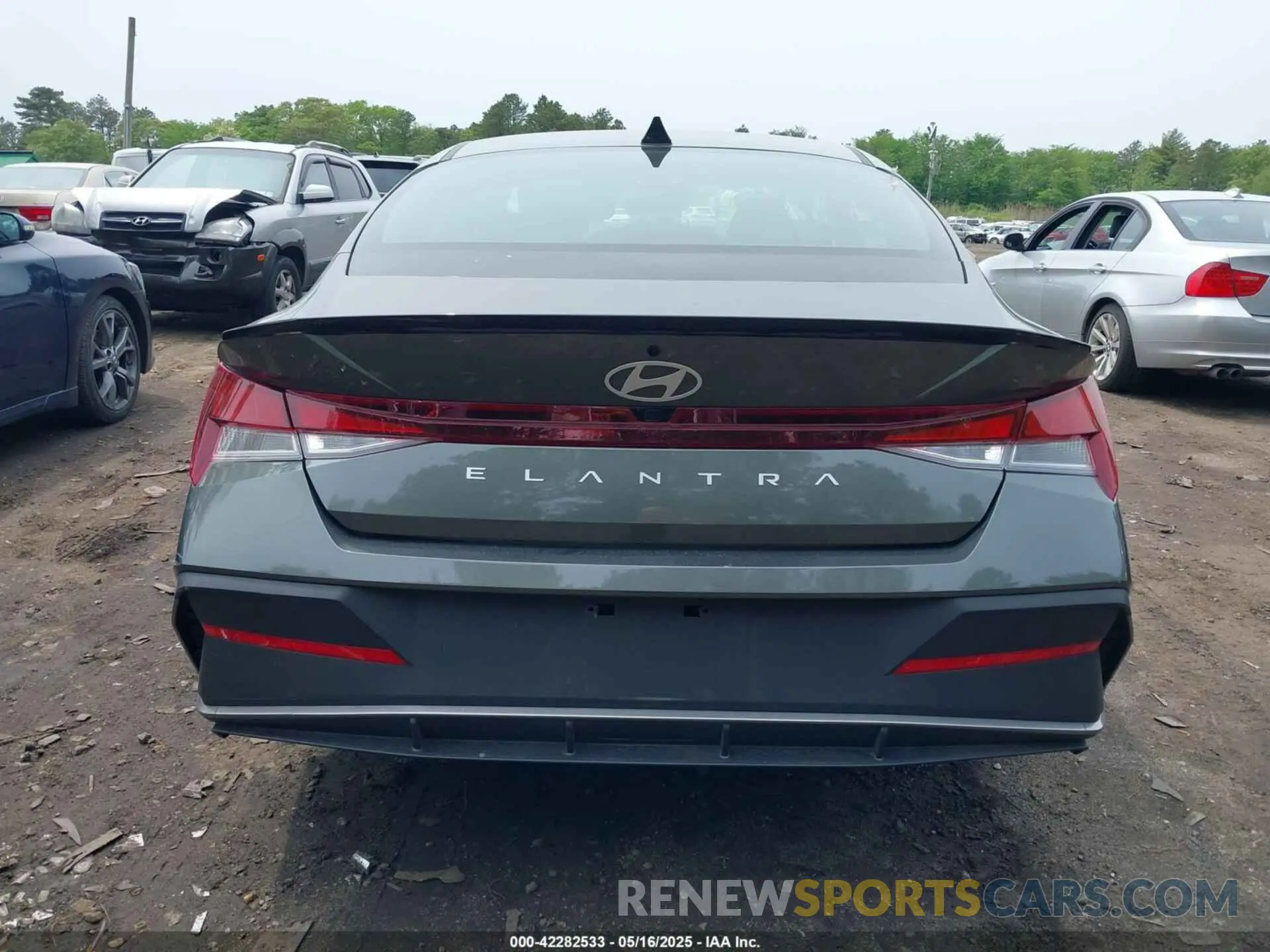 17 Photograph of a damaged car KMHLM4DG8SU874703 HYUNDAI ELANTRA 2025