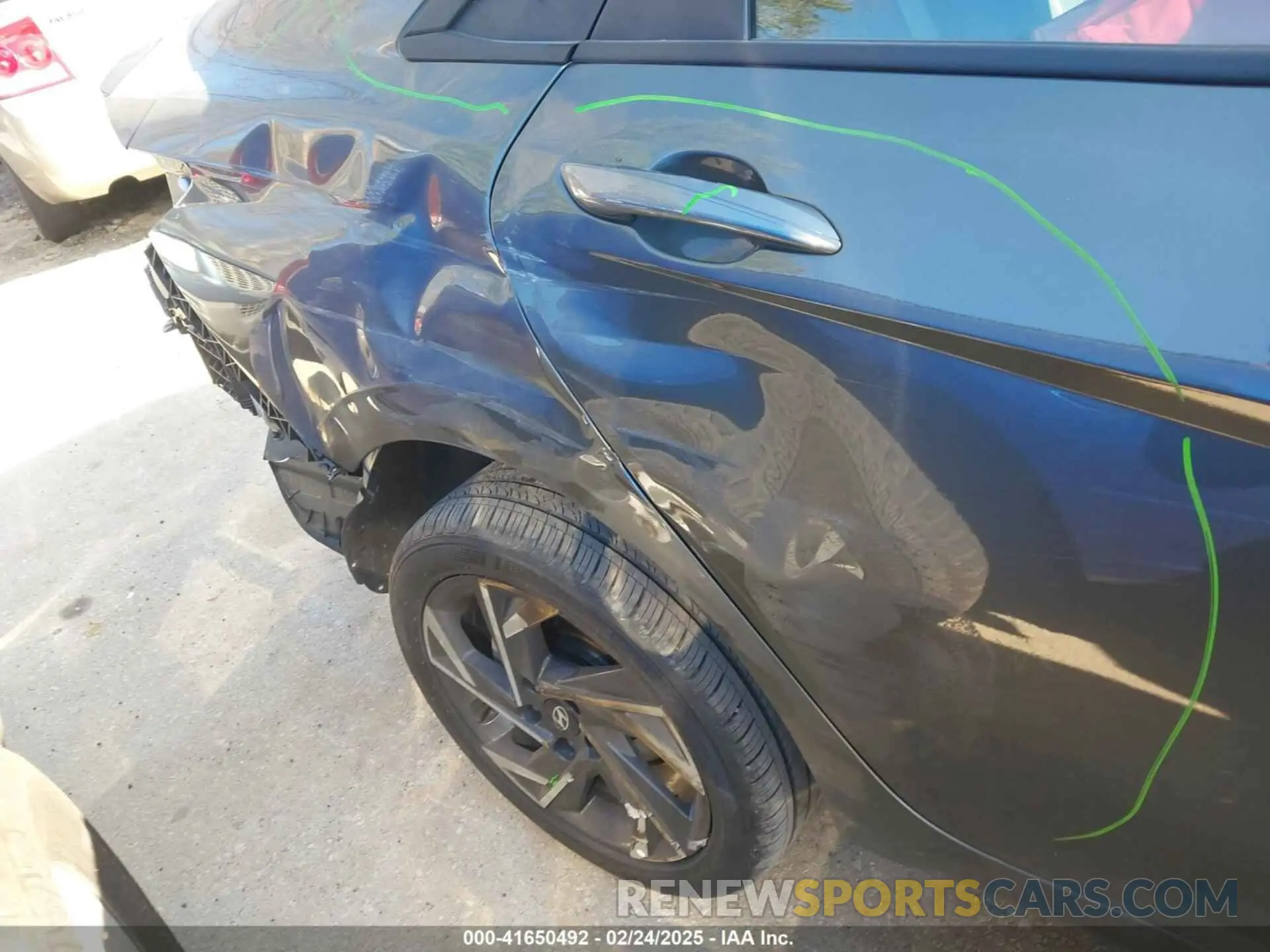 18 Photograph of a damaged car KMHLM4DG8SU893767 HYUNDAI ELANTRA 2025