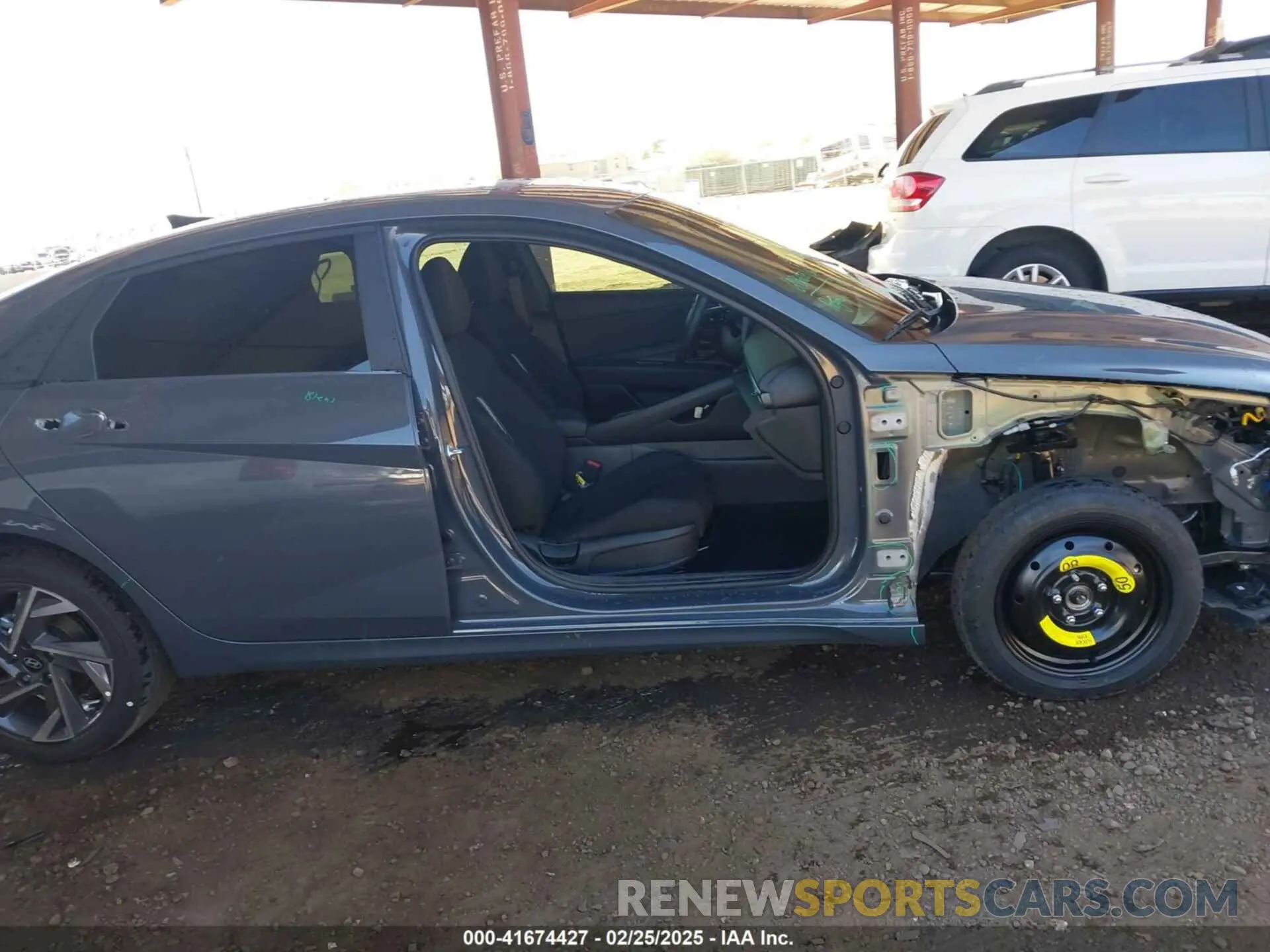 18 Photograph of a damaged car KMHLM4DG9SU869378 HYUNDAI ELANTRA 2025
