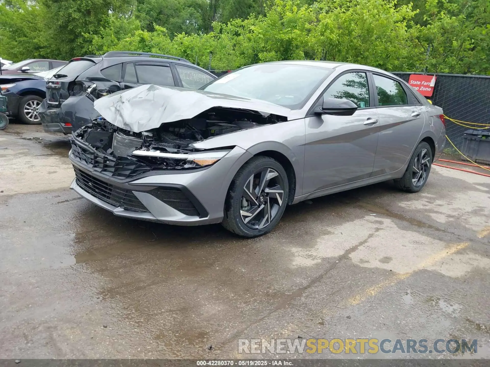 2 Photograph of a damaged car KMHLM4DGXSU879076 HYUNDAI ELANTRA 2025