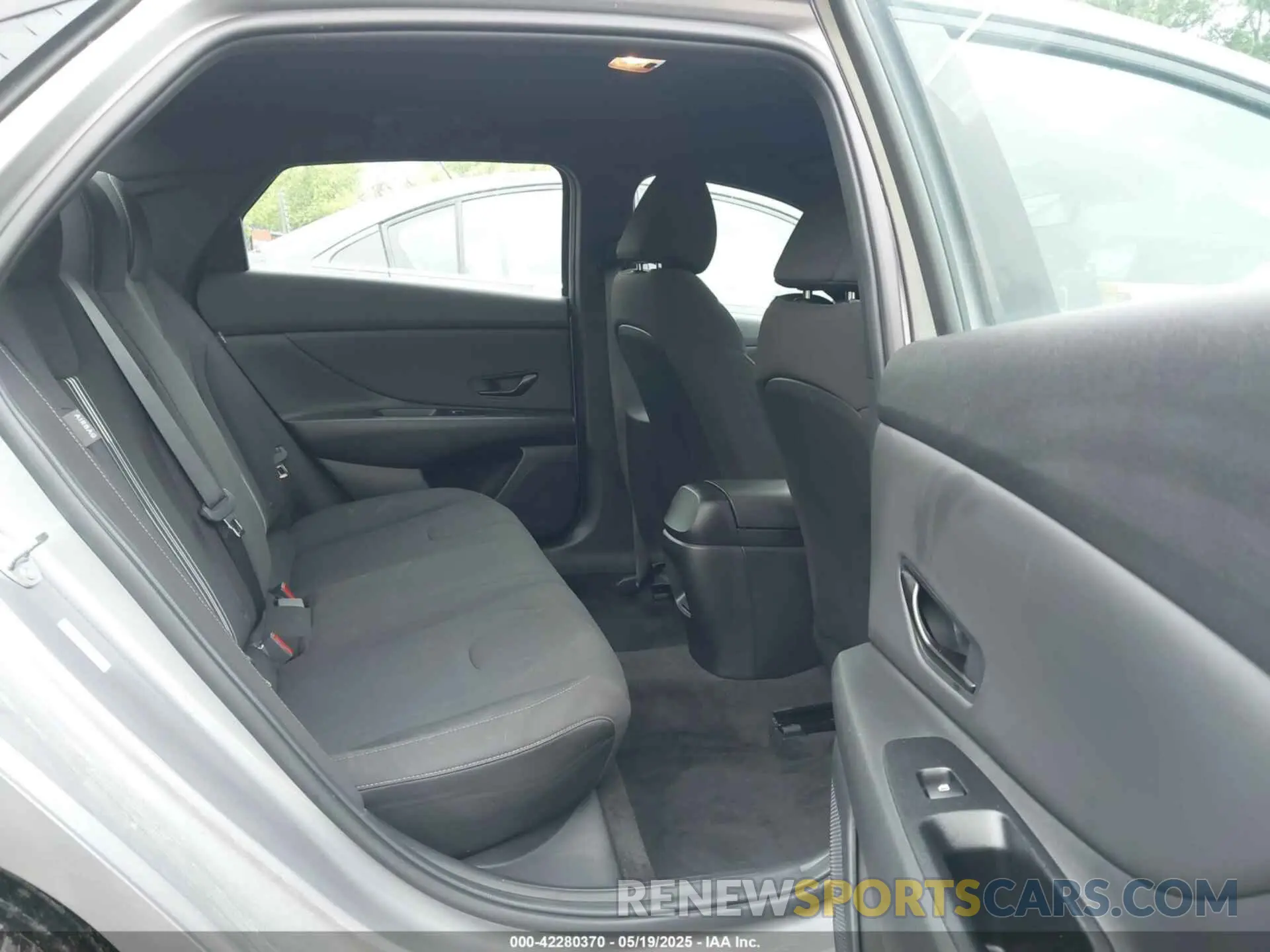 8 Photograph of a damaged car KMHLM4DGXSU879076 HYUNDAI ELANTRA 2025