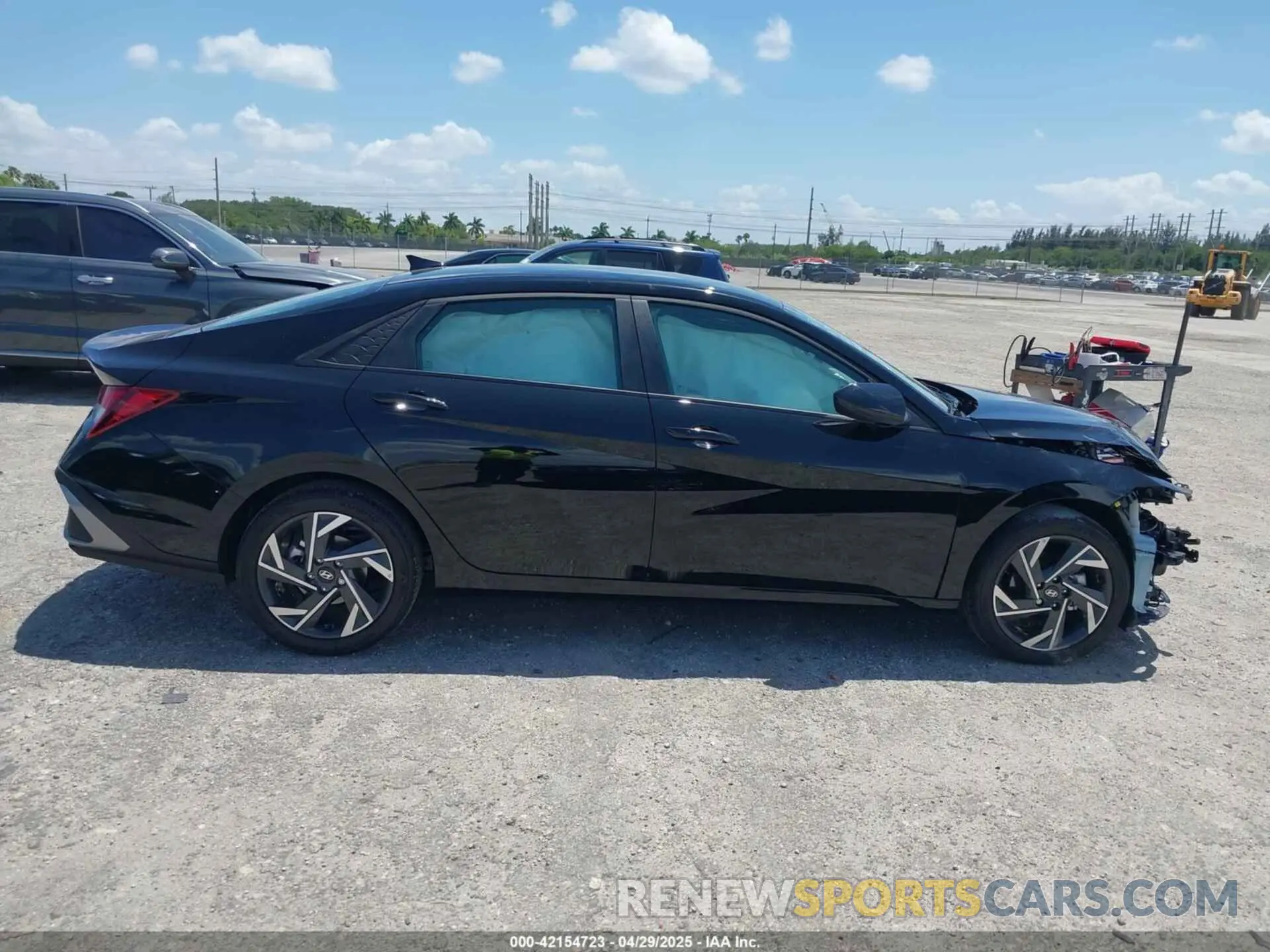 14 Photograph of a damaged car KMHLM4DGXSU949482 HYUNDAI ELANTRA 2025