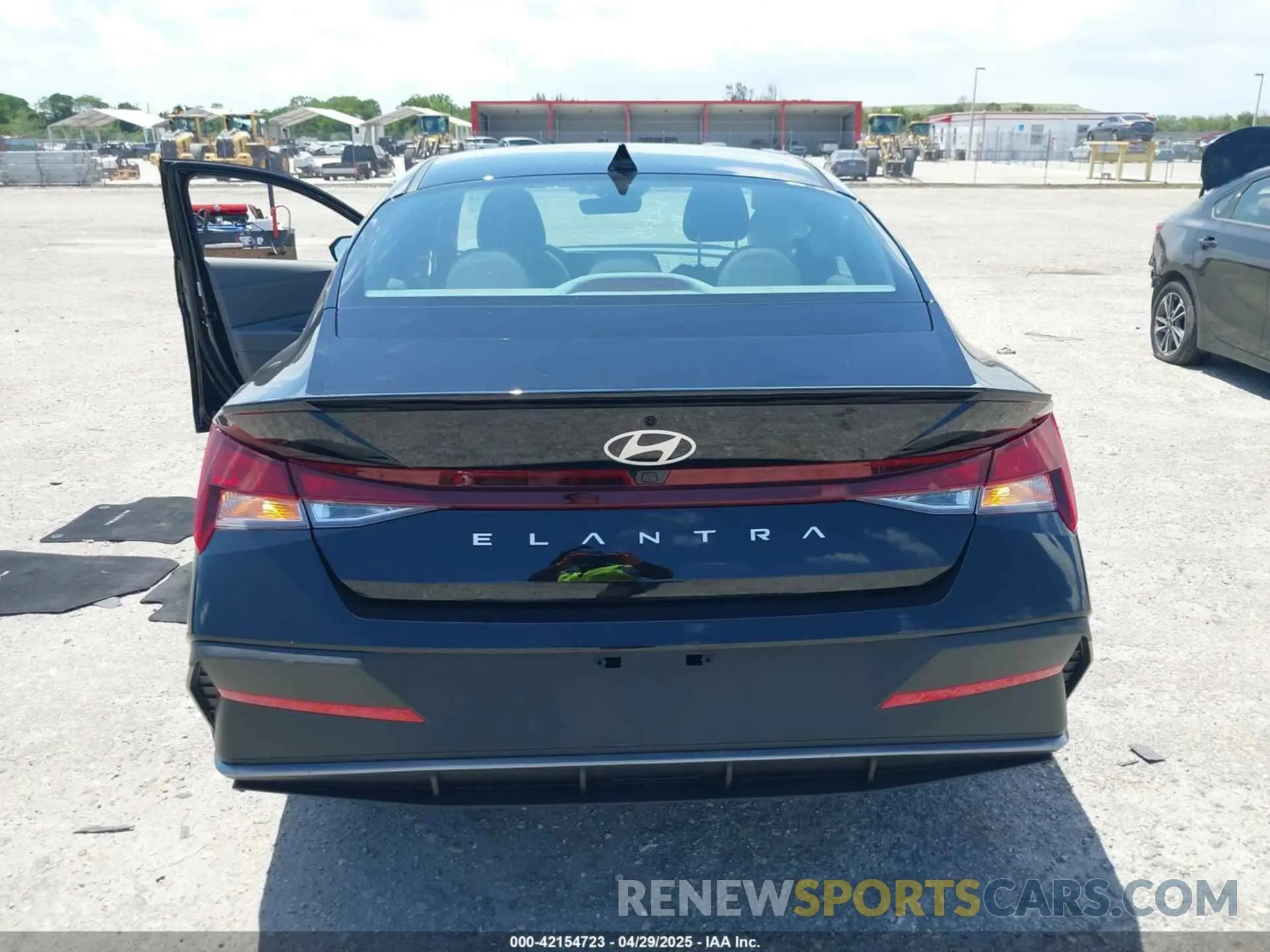 17 Photograph of a damaged car KMHLM4DGXSU949482 HYUNDAI ELANTRA 2025