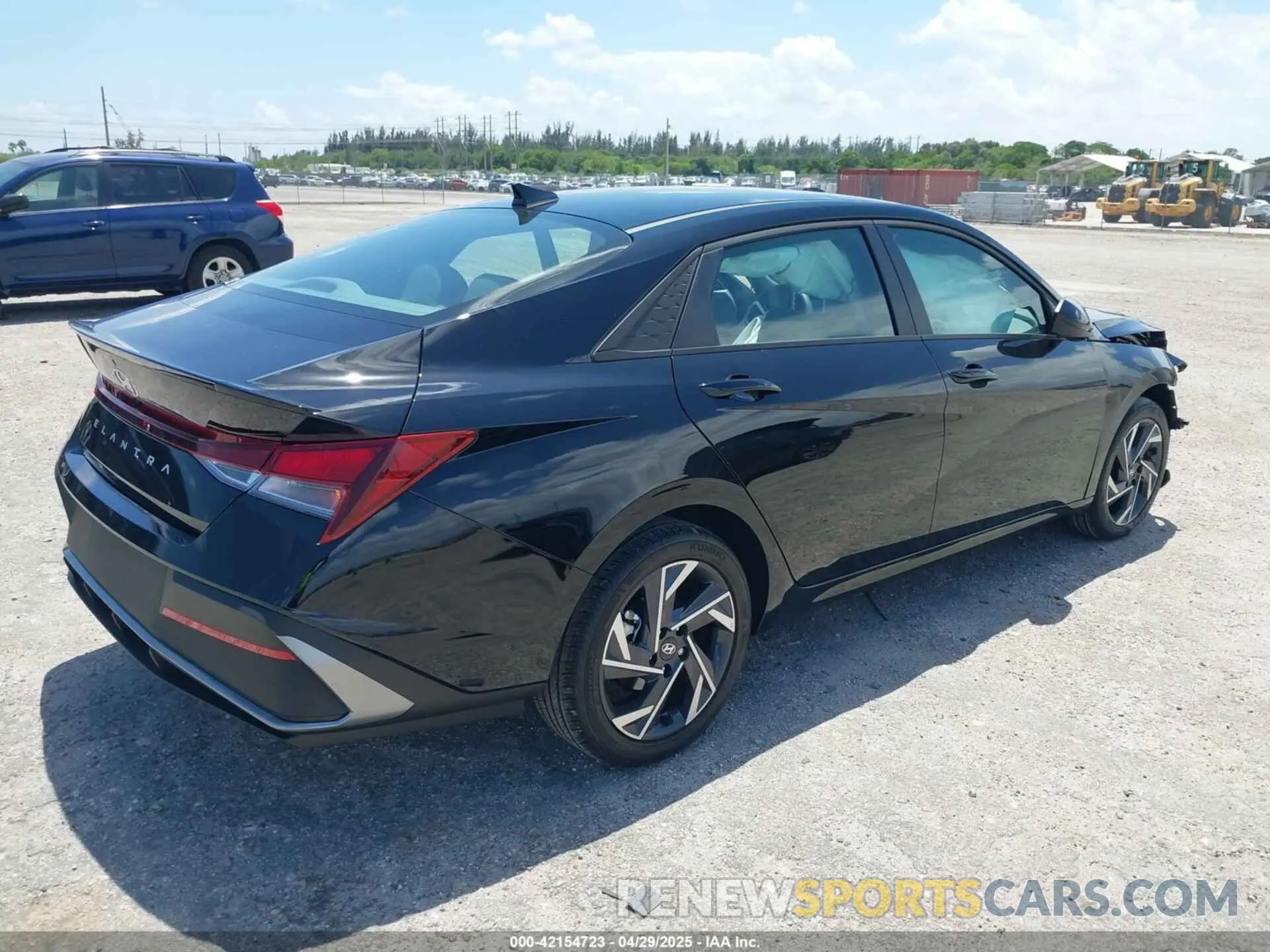 4 Photograph of a damaged car KMHLM4DGXSU949482 HYUNDAI ELANTRA 2025