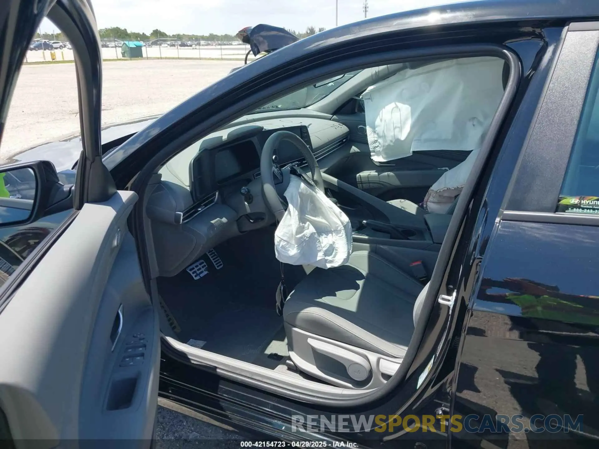 5 Photograph of a damaged car KMHLM4DGXSU949482 HYUNDAI ELANTRA 2025