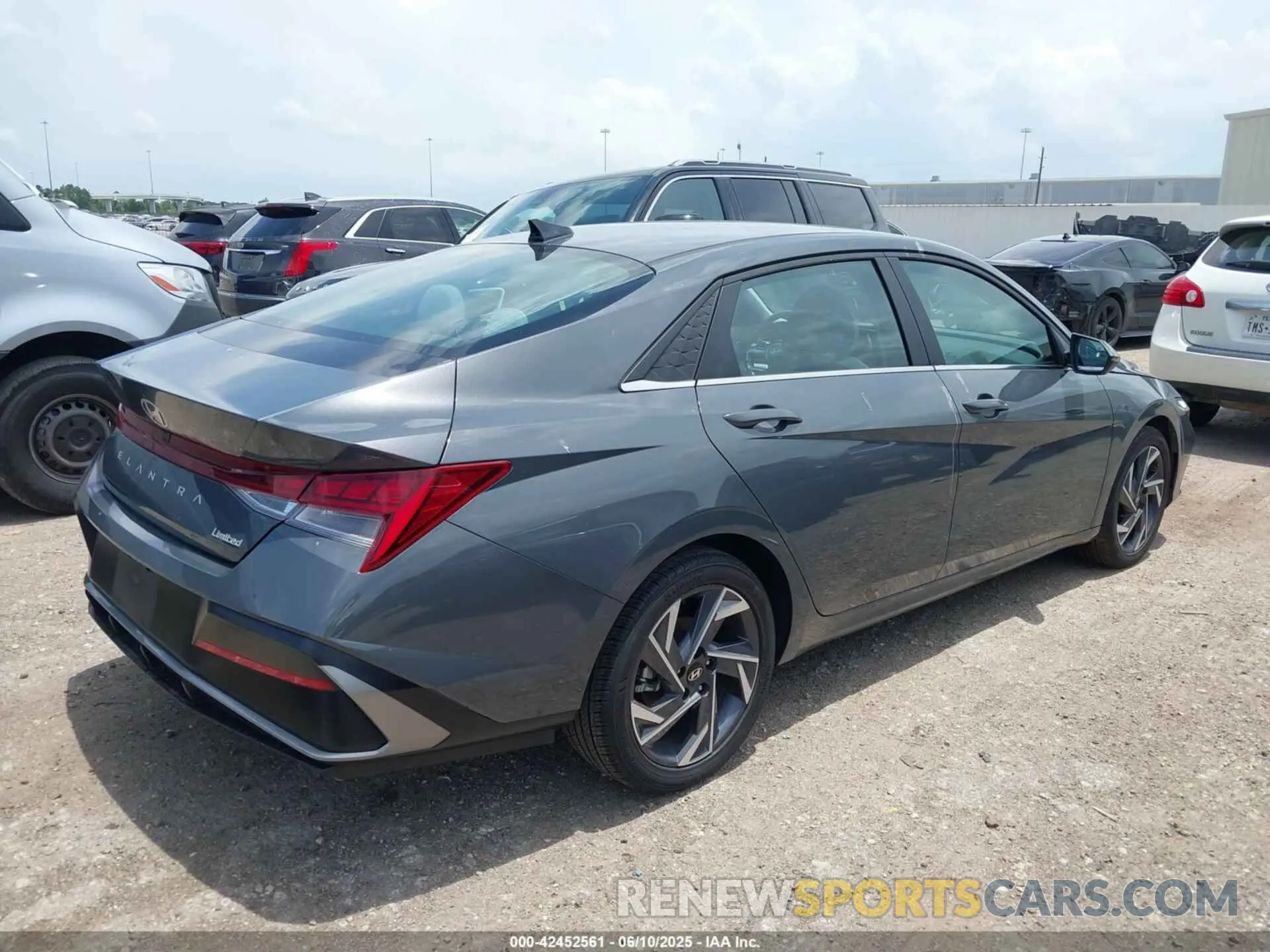 4 Photograph of a damaged car KMHLP4DG3SU869769 HYUNDAI ELANTRA 2025