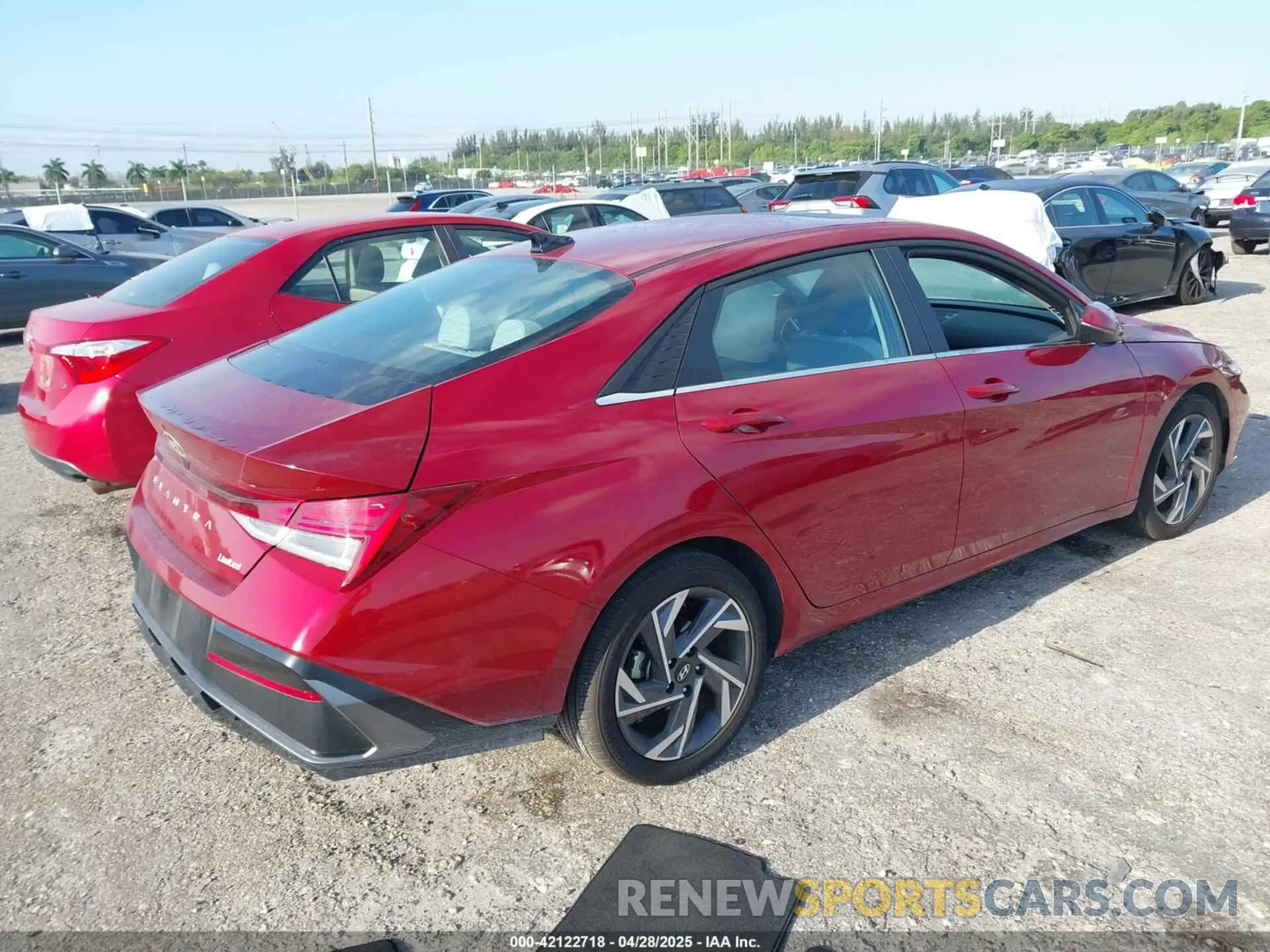 4 Photograph of a damaged car KMHLP4DG4SU865973 HYUNDAI ELANTRA 2025