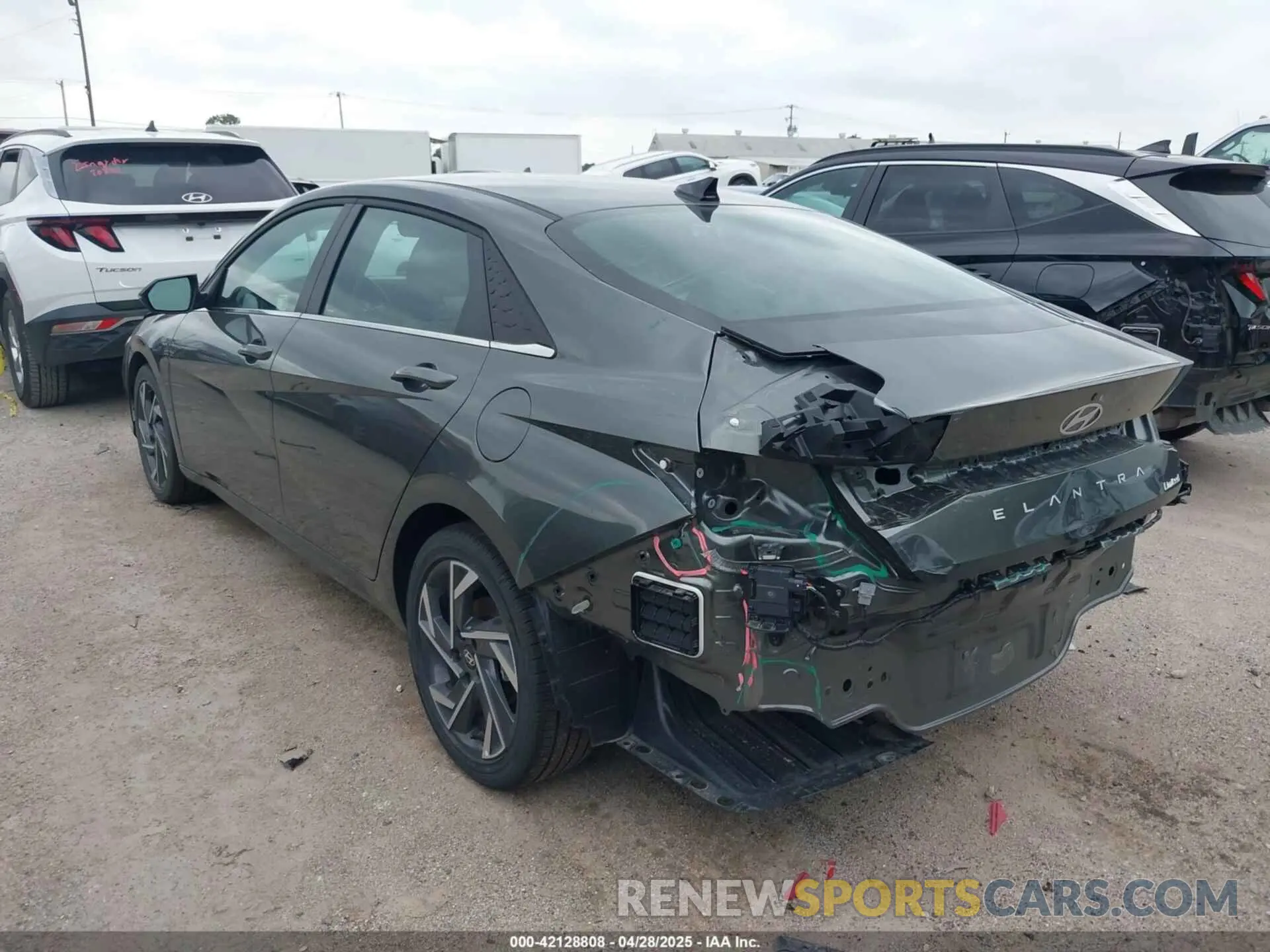 3 Фотография поврежденного автомобиля KMHLP4DG4SU957214 HYUNDAI ELANTRA 2025