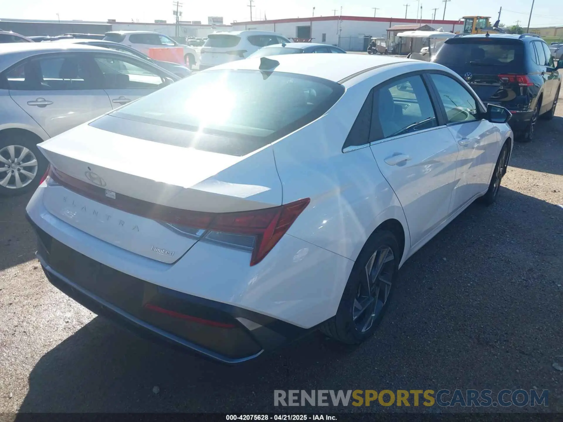4 Фотография поврежденного автомобиля KMHLP4DG5SU894270 HYUNDAI ELANTRA 2025