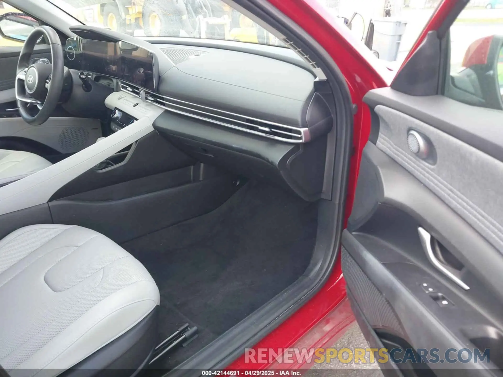 5 Photograph of a damaged car KMHLP4DG7SU888812 HYUNDAI ELANTRA 2025