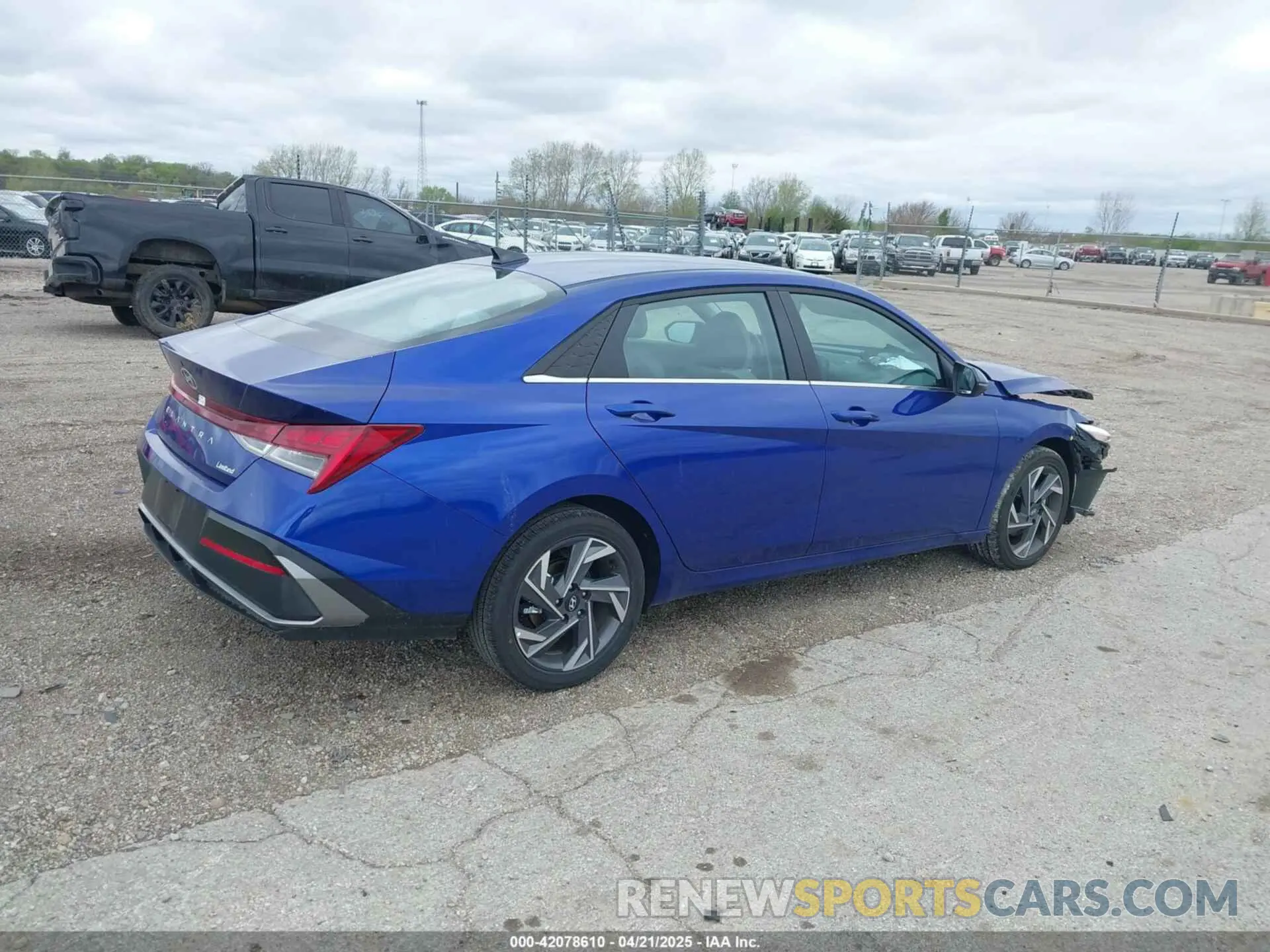 4 Photograph of a damaged car KMHLP4DG8SU894375 HYUNDAI ELANTRA 2025