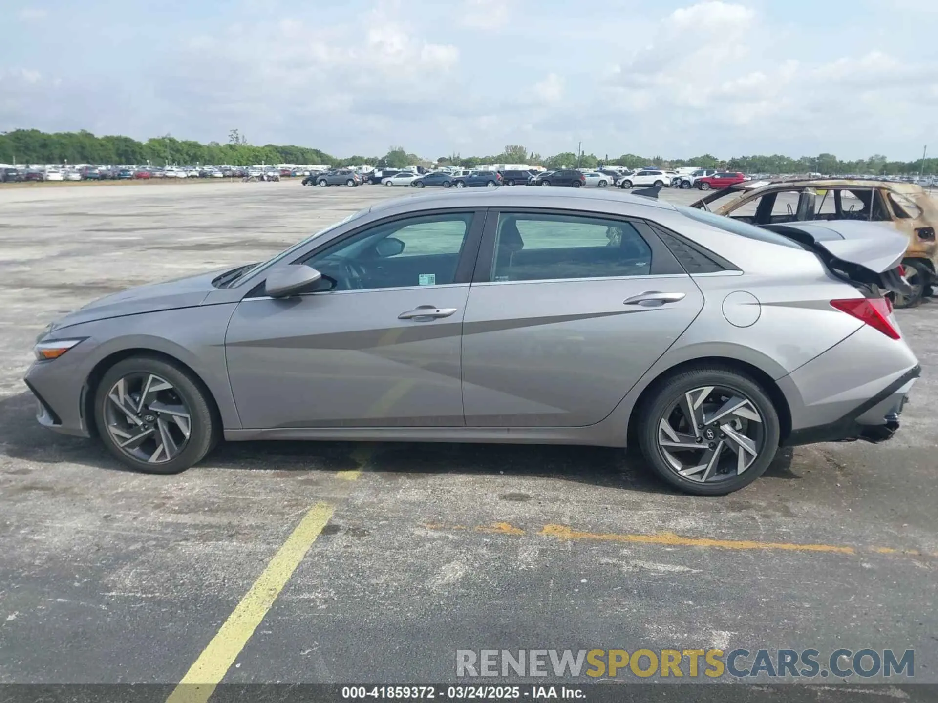 14 Photograph of a damaged car KMHLS4DG2SU930026 HYUNDAI ELANTRA 2025