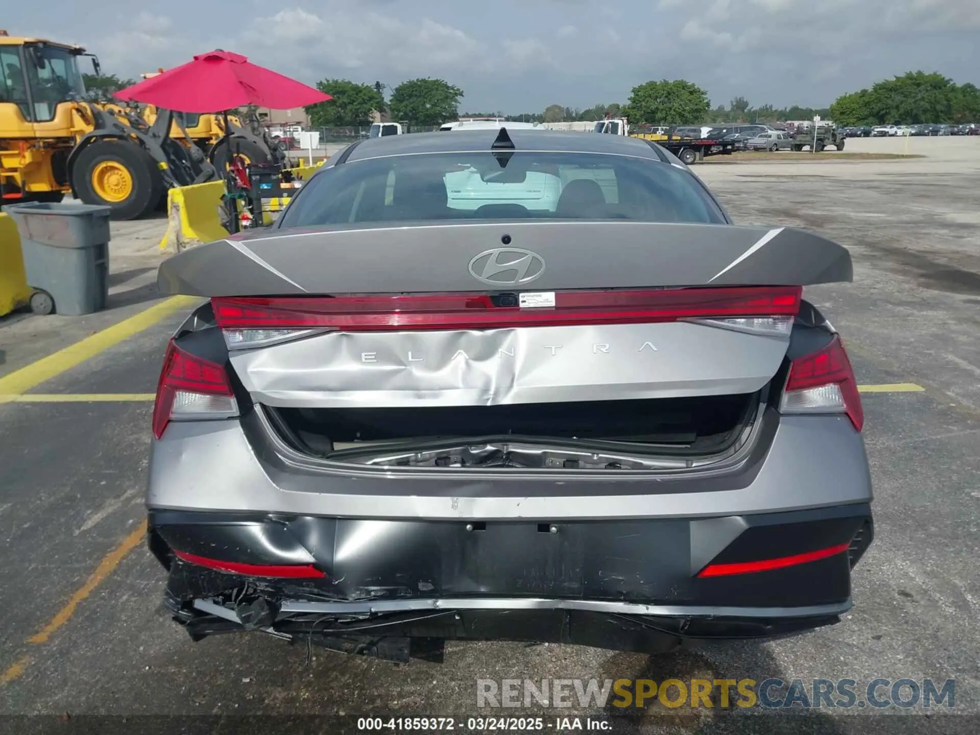 16 Photograph of a damaged car KMHLS4DG2SU930026 HYUNDAI ELANTRA 2025