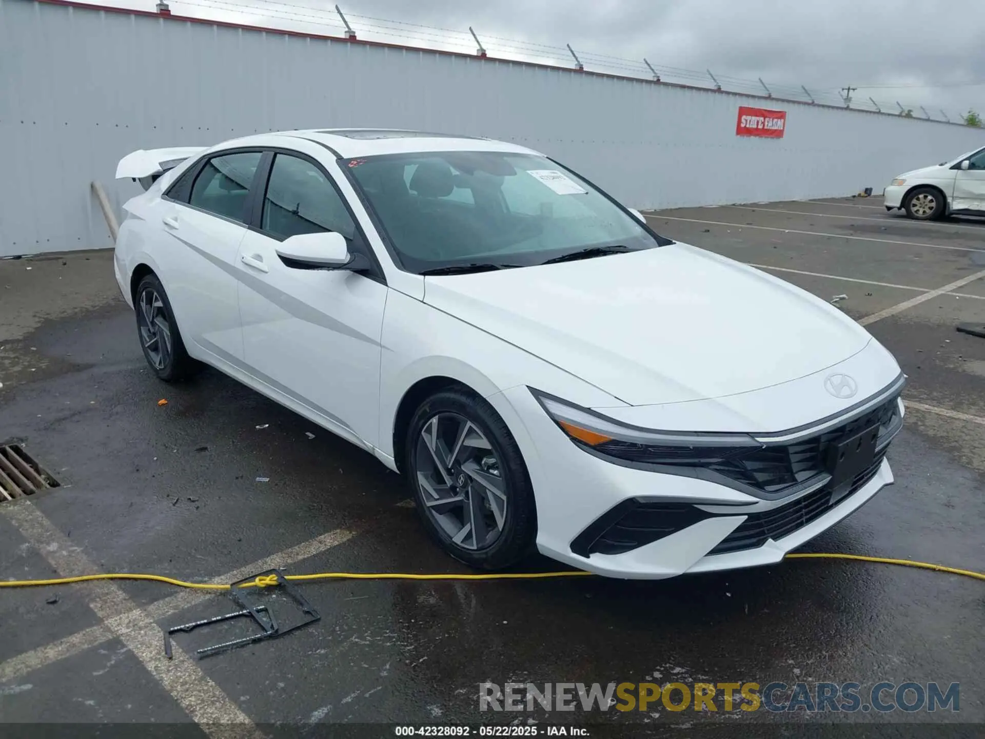 1 Photograph of a damaged car KMHLS4DG2SU986483 HYUNDAI ELANTRA 2025