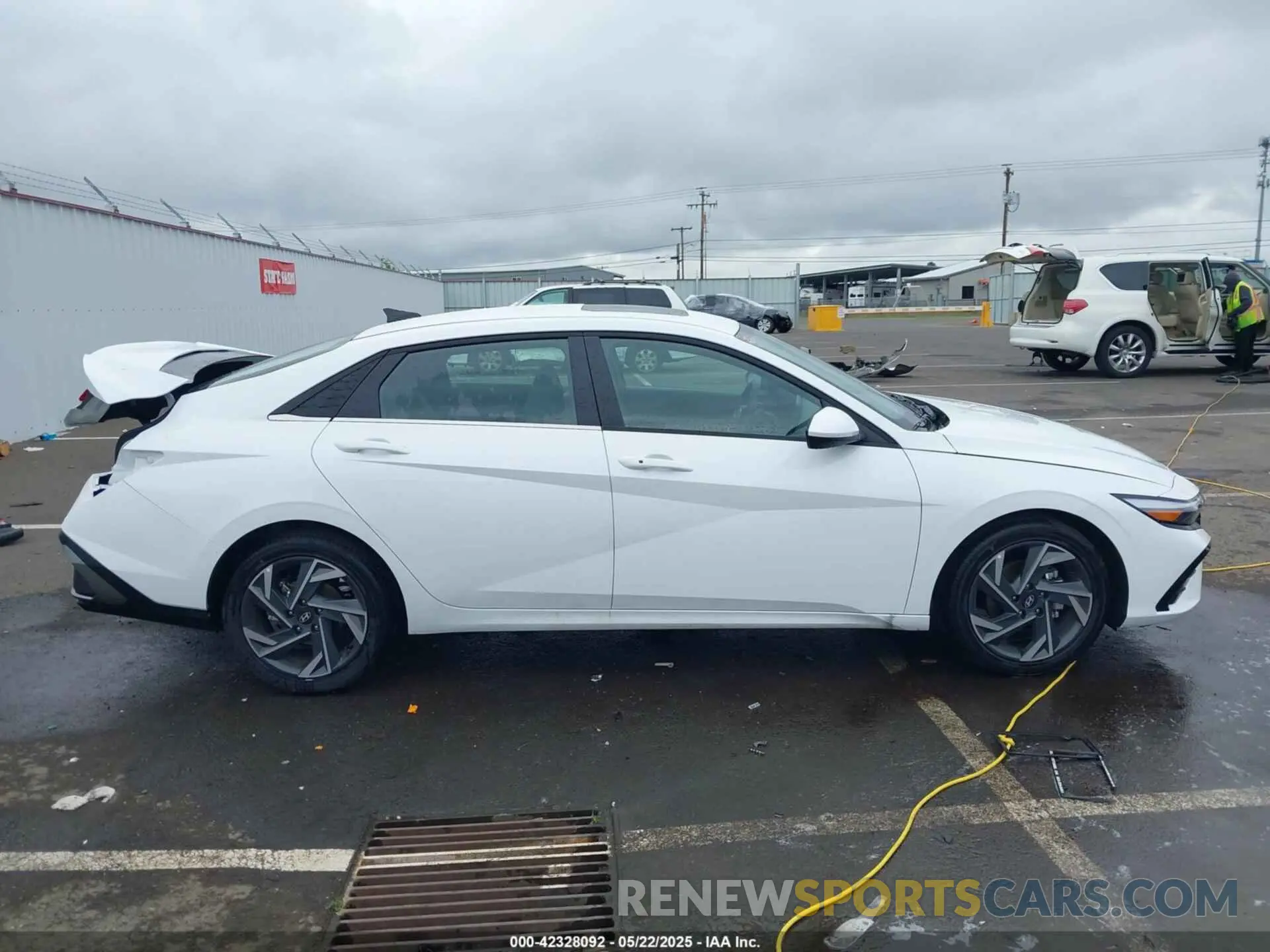 14 Photograph of a damaged car KMHLS4DG2SU986483 HYUNDAI ELANTRA 2025