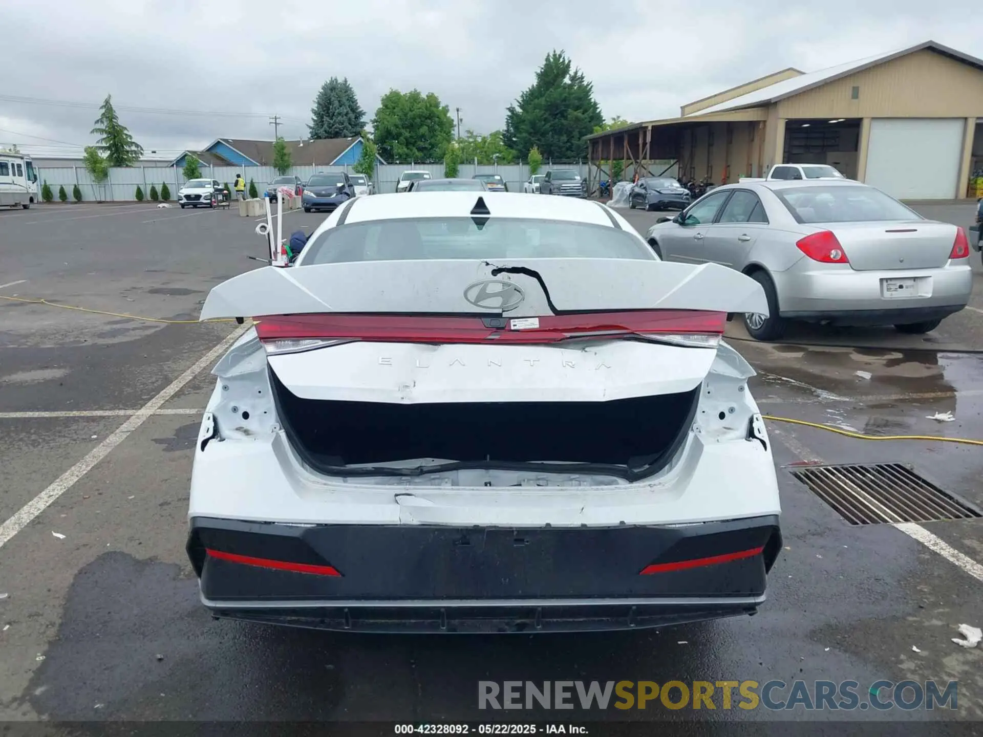17 Photograph of a damaged car KMHLS4DG2SU986483 HYUNDAI ELANTRA 2025