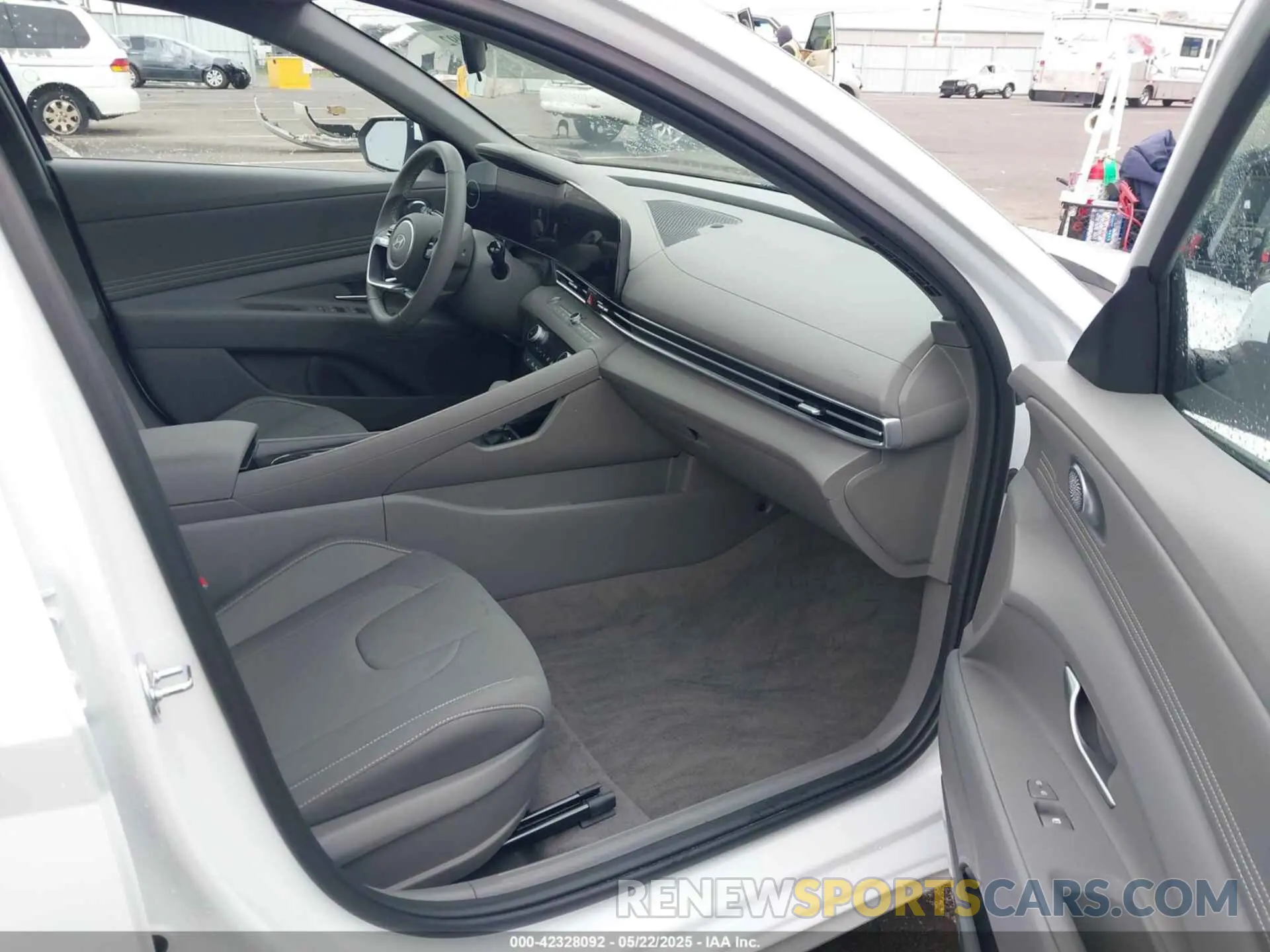 5 Photograph of a damaged car KMHLS4DG2SU986483 HYUNDAI ELANTRA 2025