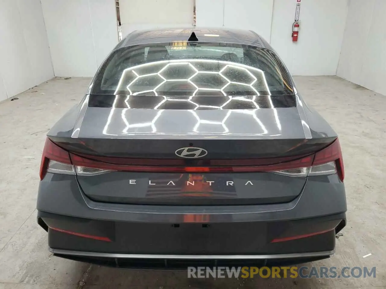 6 Photograph of a damaged car KMHLS4DG3SU905006 HYUNDAI ELANTRA 2025